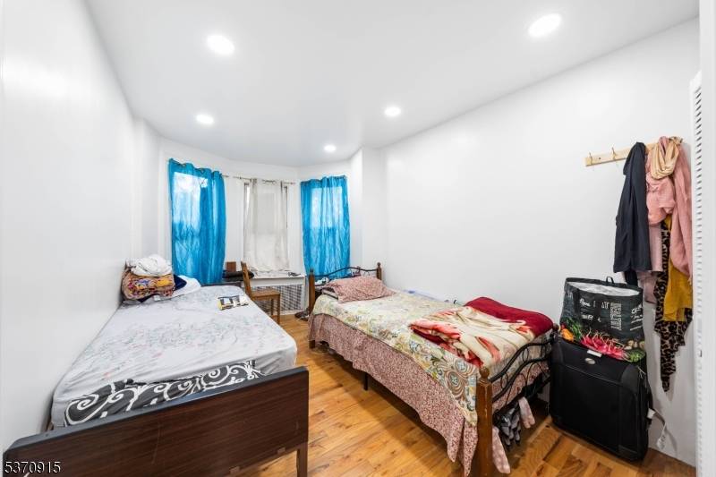Jersey City, NJ 07306,477 Mercer St