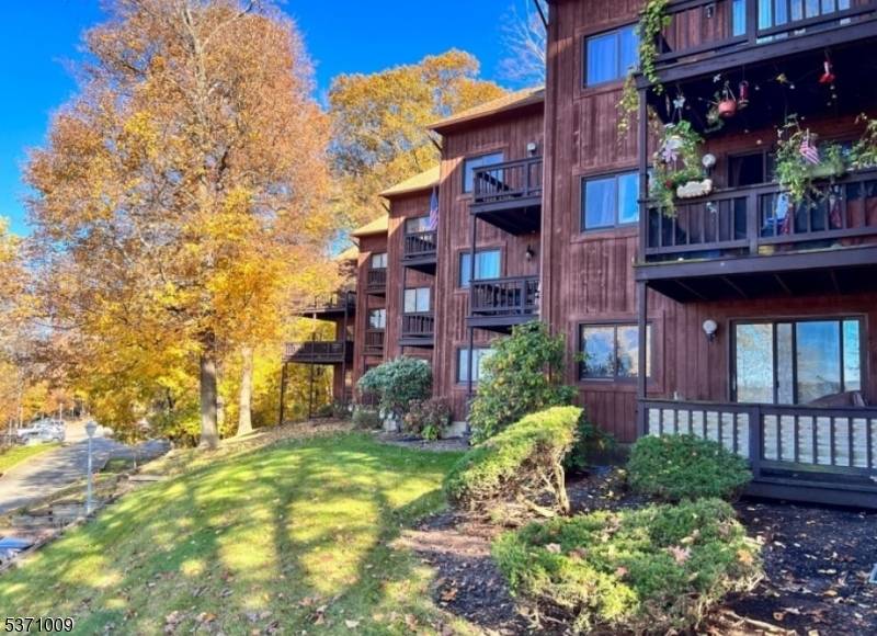 Vernon Twp., NJ 07462,5 Davos Dr #8