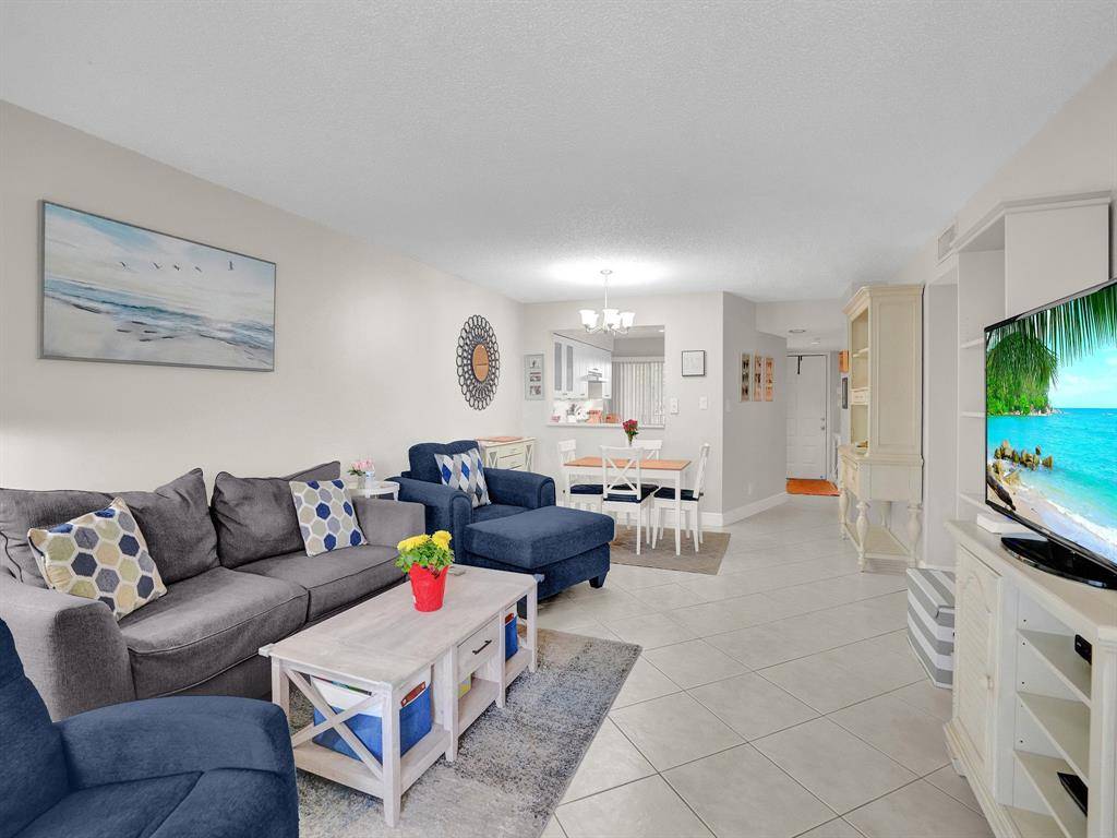 Pompano Beach, FL 33069,2208 S Cypress Bend Dr #401