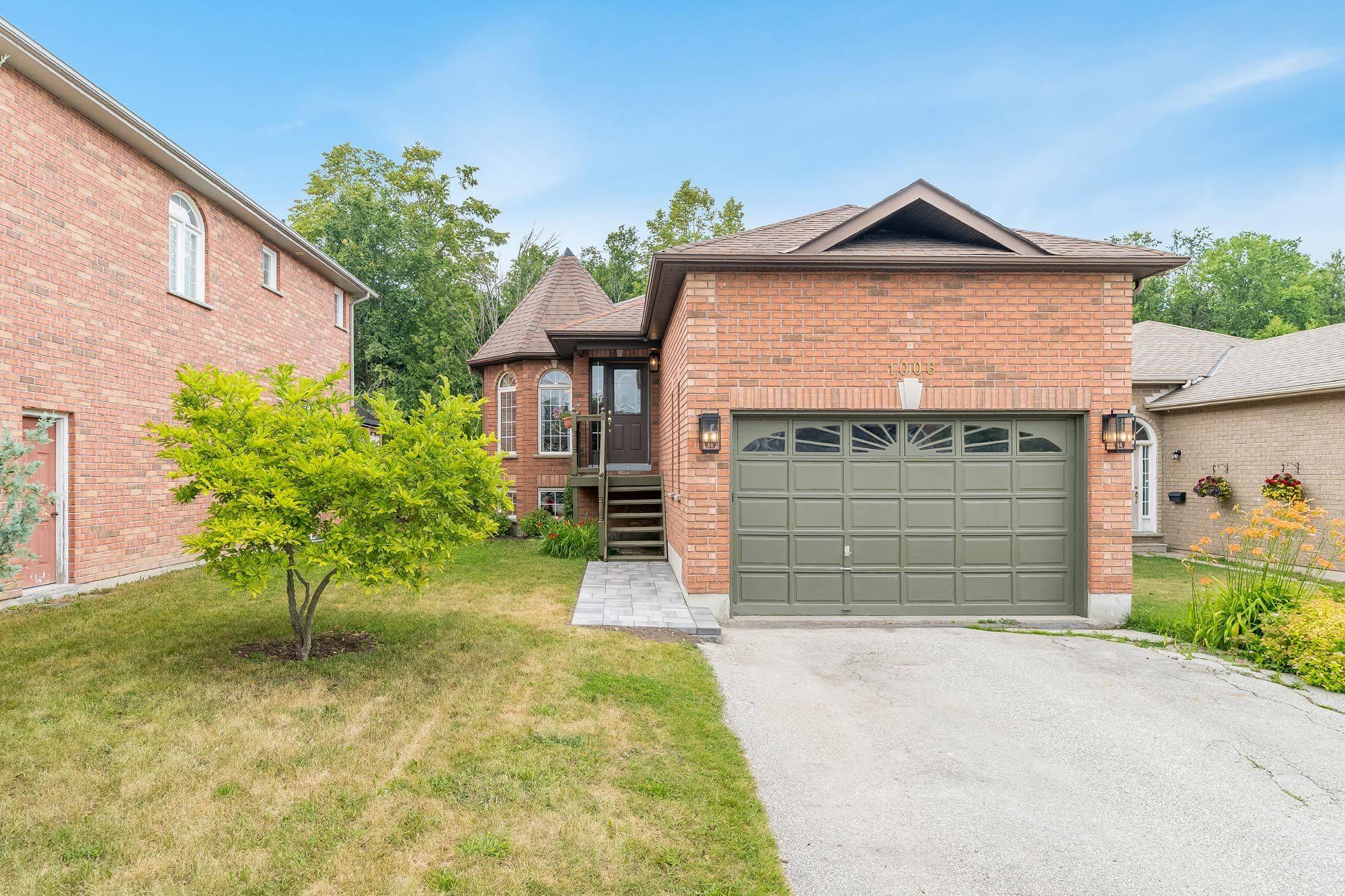 Innisfil, ON L9S 2B2,1006 Leslie DR