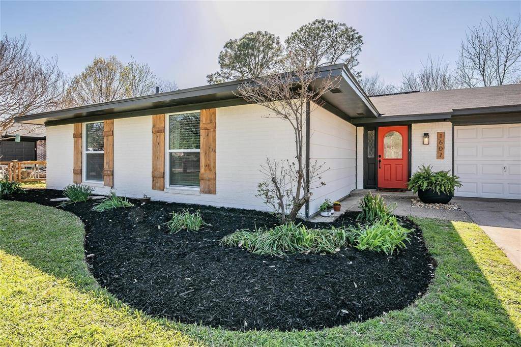 Grapevine, TX 76051,1607 Cimarron Trail