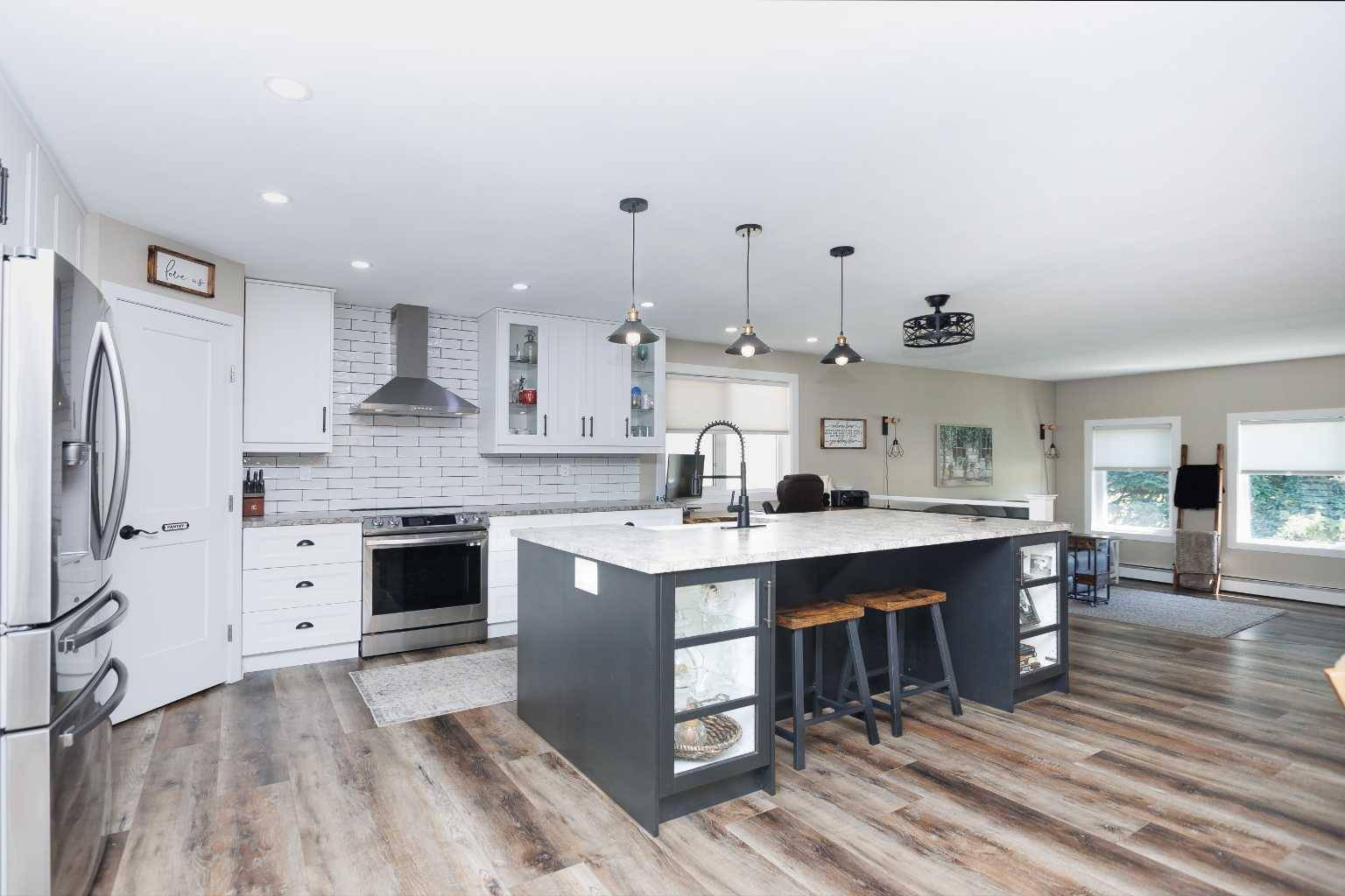Red Deer, AB T4R 1J1,355 Barrett DR