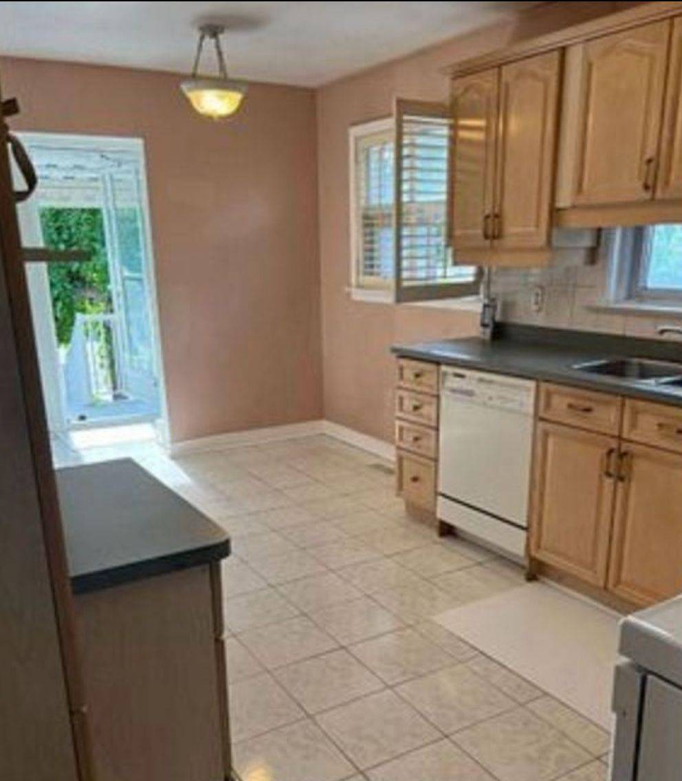 Toronto E09, ON M1G 1Y2,49 Janray (Whole house) DR