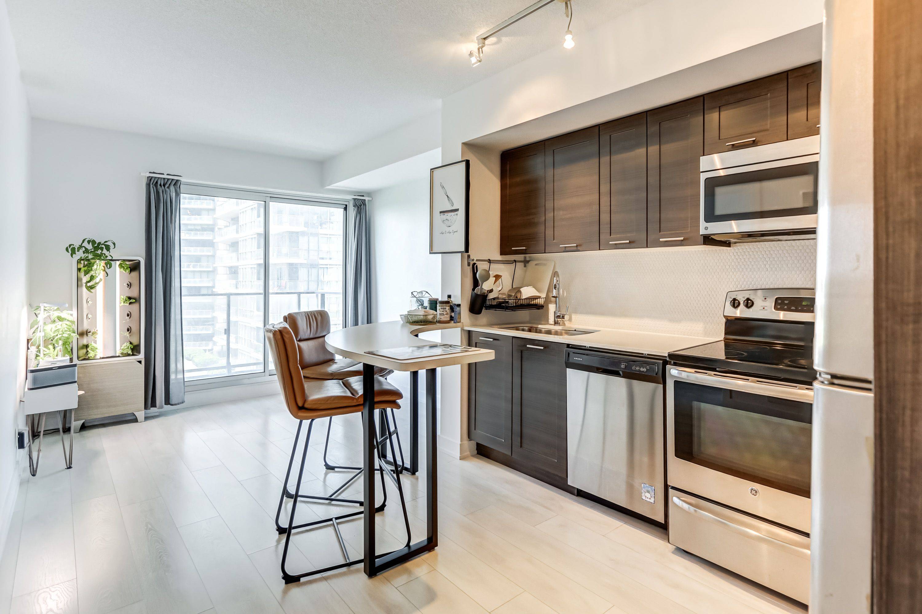 Toronto W06, ON M8V 0C1,2220 Lakeshore BLVD W #1203