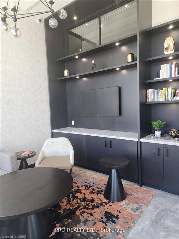 Oakville, ON L5M 5P5,3005 Pine Glen RD #506