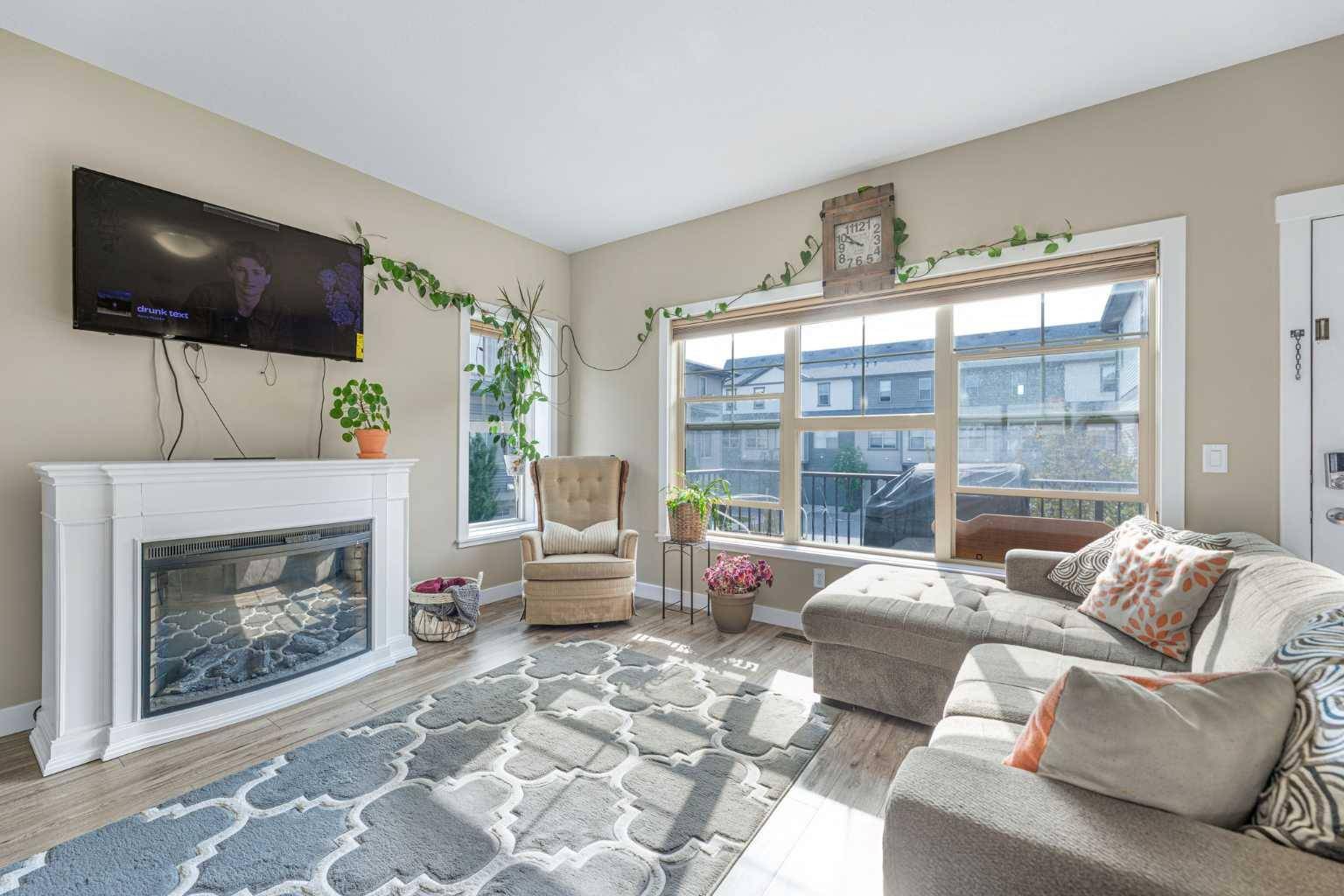 Cochrane, AB T4C 2P4,32 Horseshoe CRES #906
