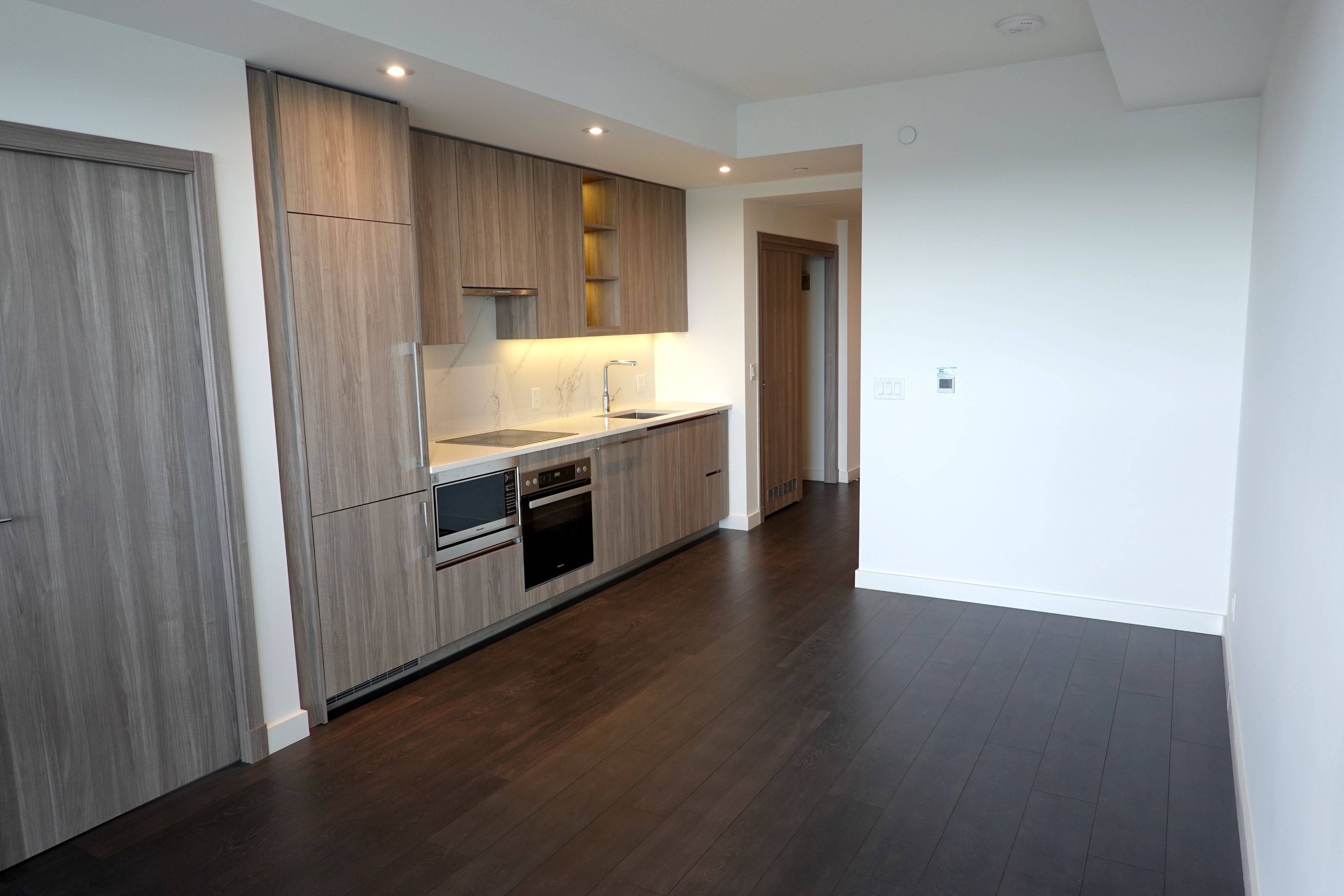 Toronto C15, ON M2K 0J2,27 McMahon DR #1005