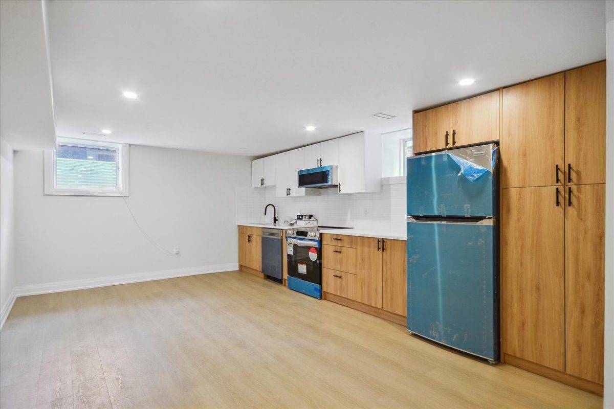 Toronto E02, ON M4L 3S7,131 Kenilworth AVE #Lower