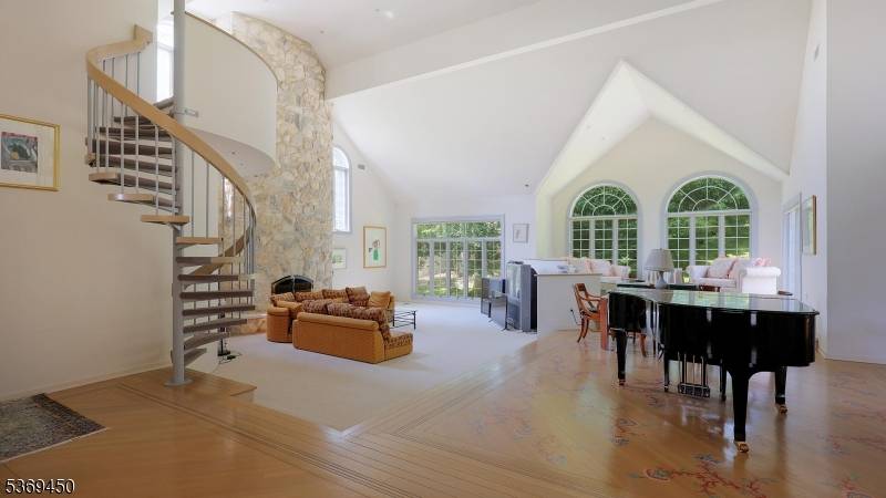 Warren Twp., NJ 07059,15 Glenview Dr