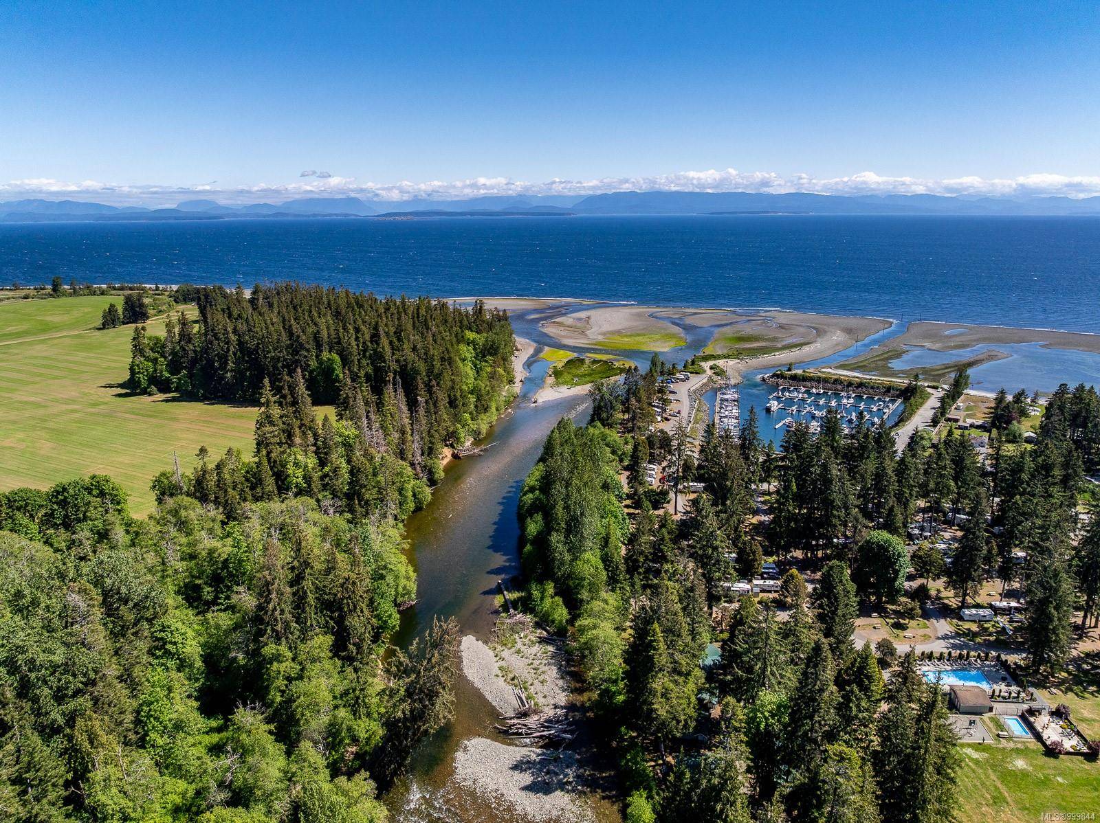 Black Creek, BC V9J 1B3,9074 CLARKSON Ave