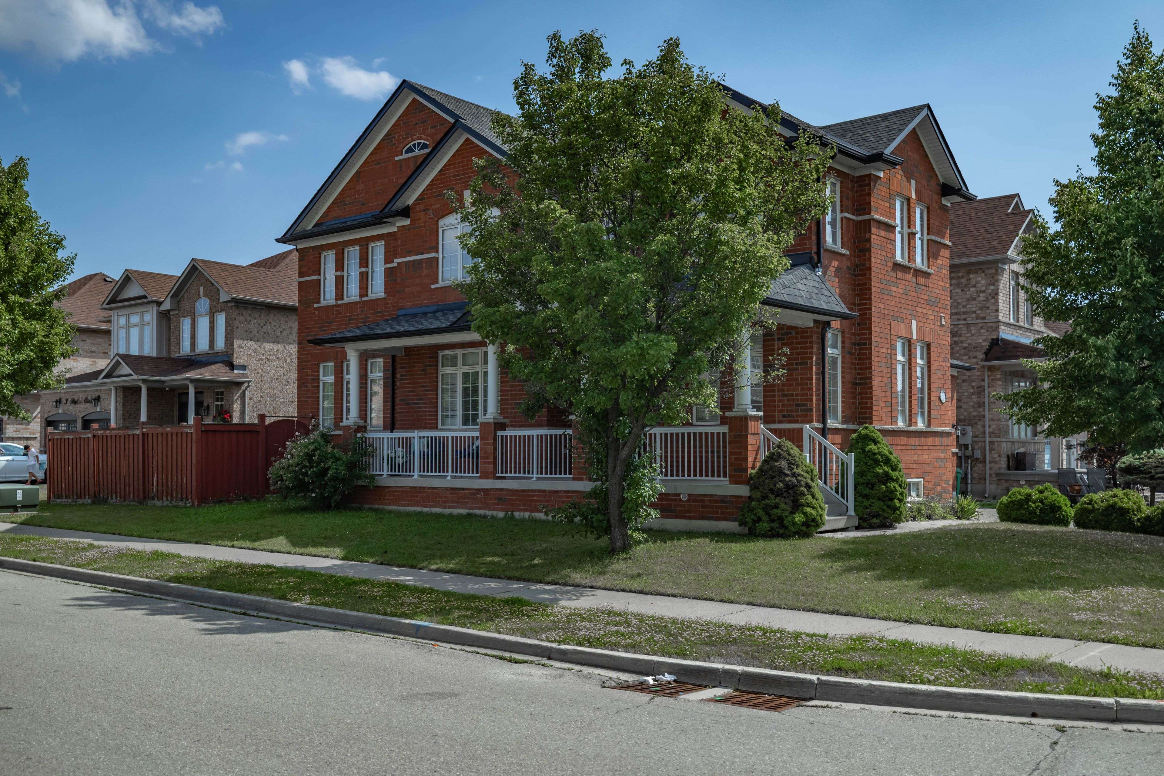 Brampton, ON L6P 0Z6,1 Skylar CIR