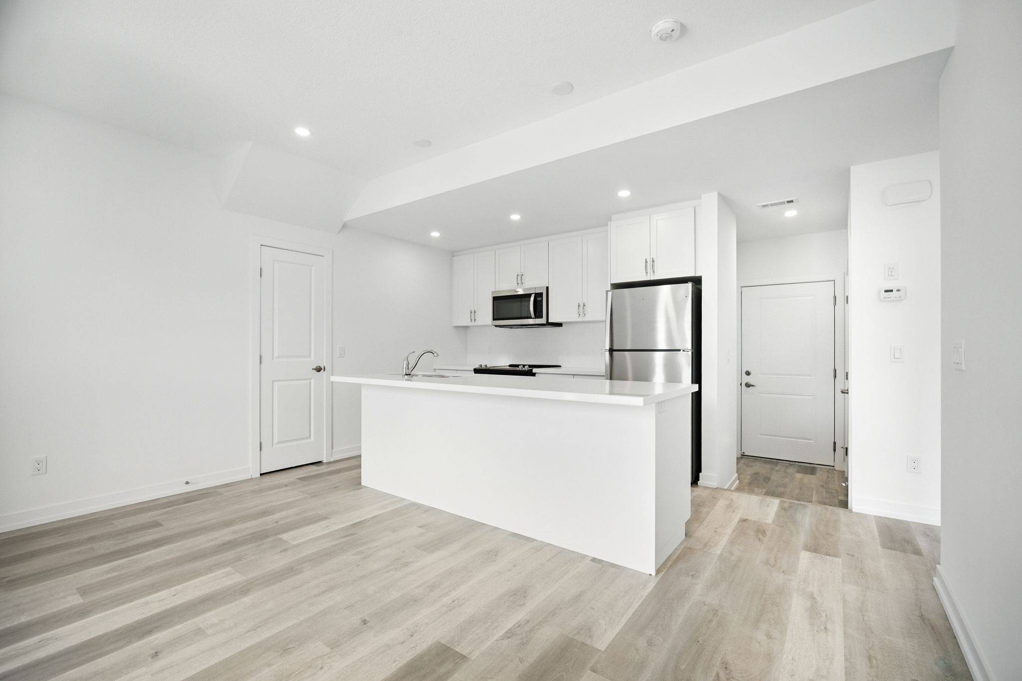 Hamilton, ON L8B 1Y4,203 Burke ST