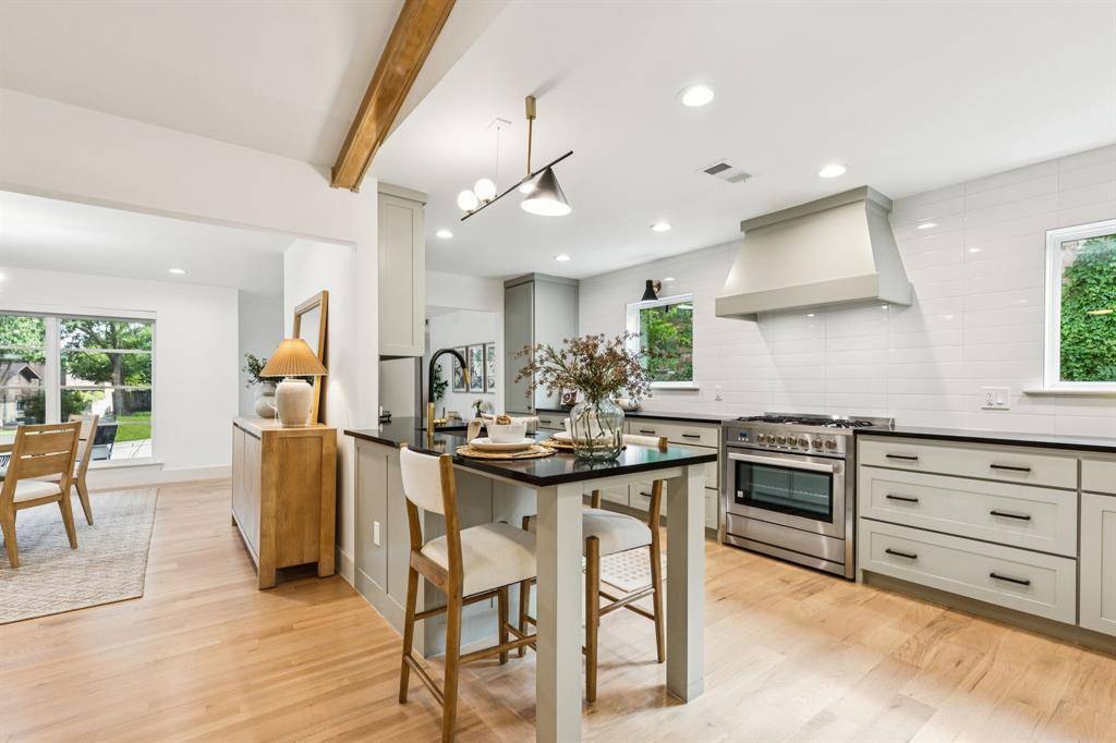Dallas, TX 75238,9649 Brentgate Drive
