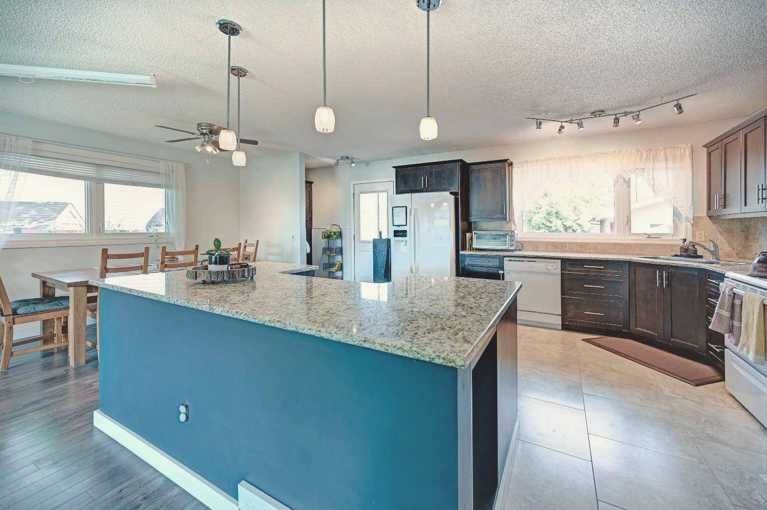 Calgary, AB T2A 3T7,416 Penbrooke CRES SE