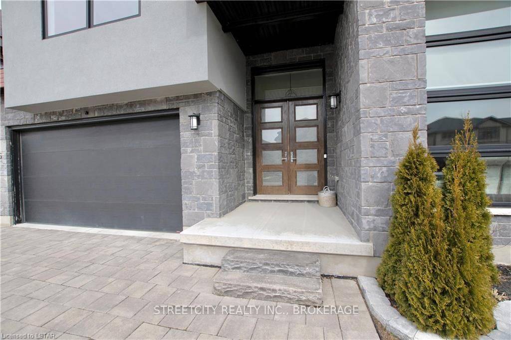 London North, ON N6G 0S7,1345 Dyer CRES