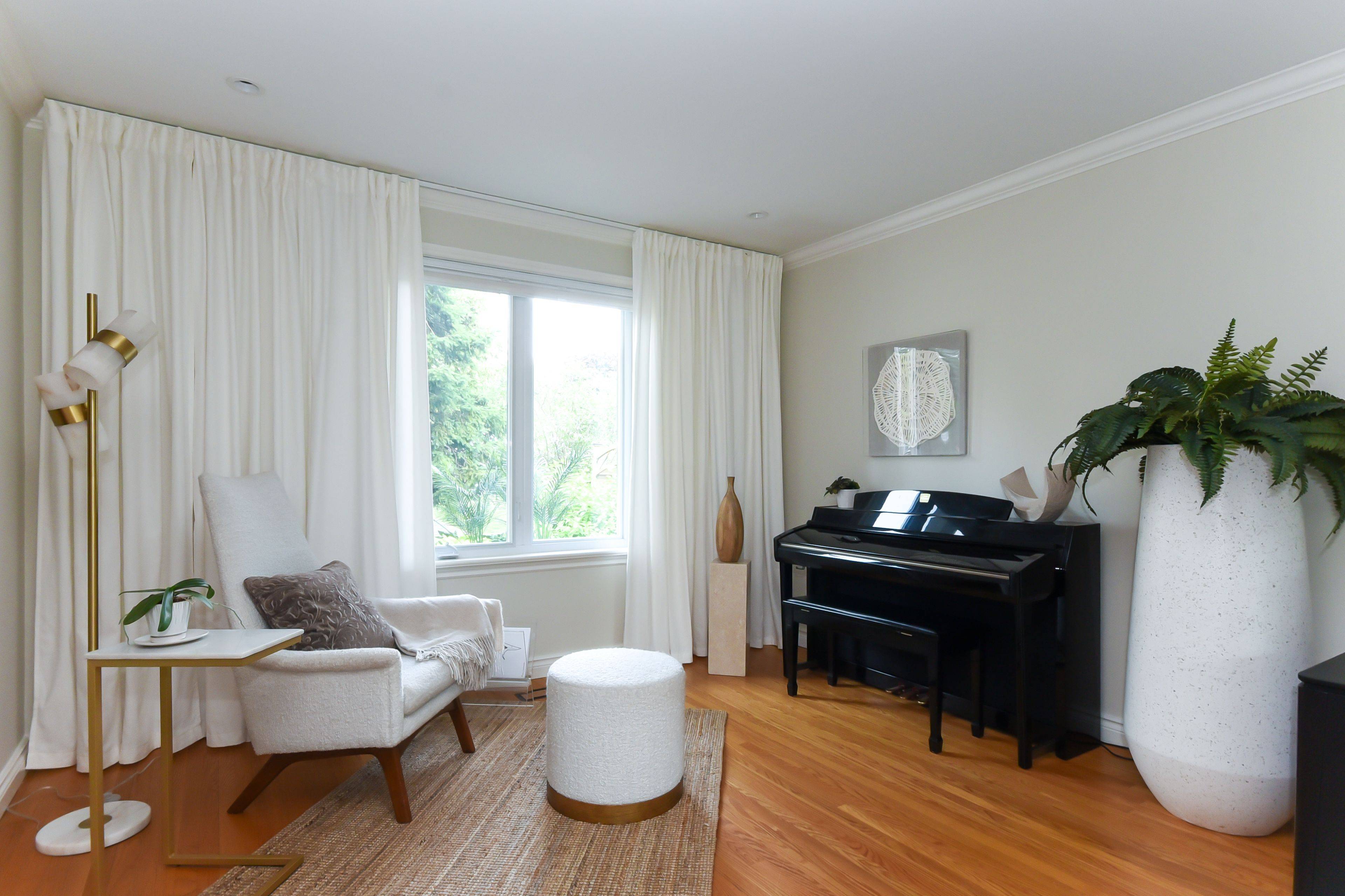 Alta Vista And Area, ON K1H 5R8,1866 Beattie AVE