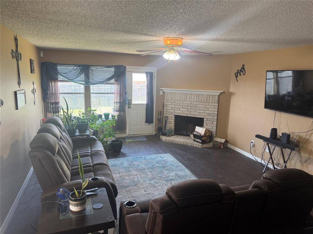 Dallas, TX 75249,5539 Mandarin Way