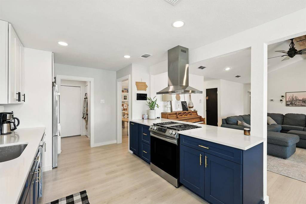 Lewisville, TX 75077,933 Reno Street