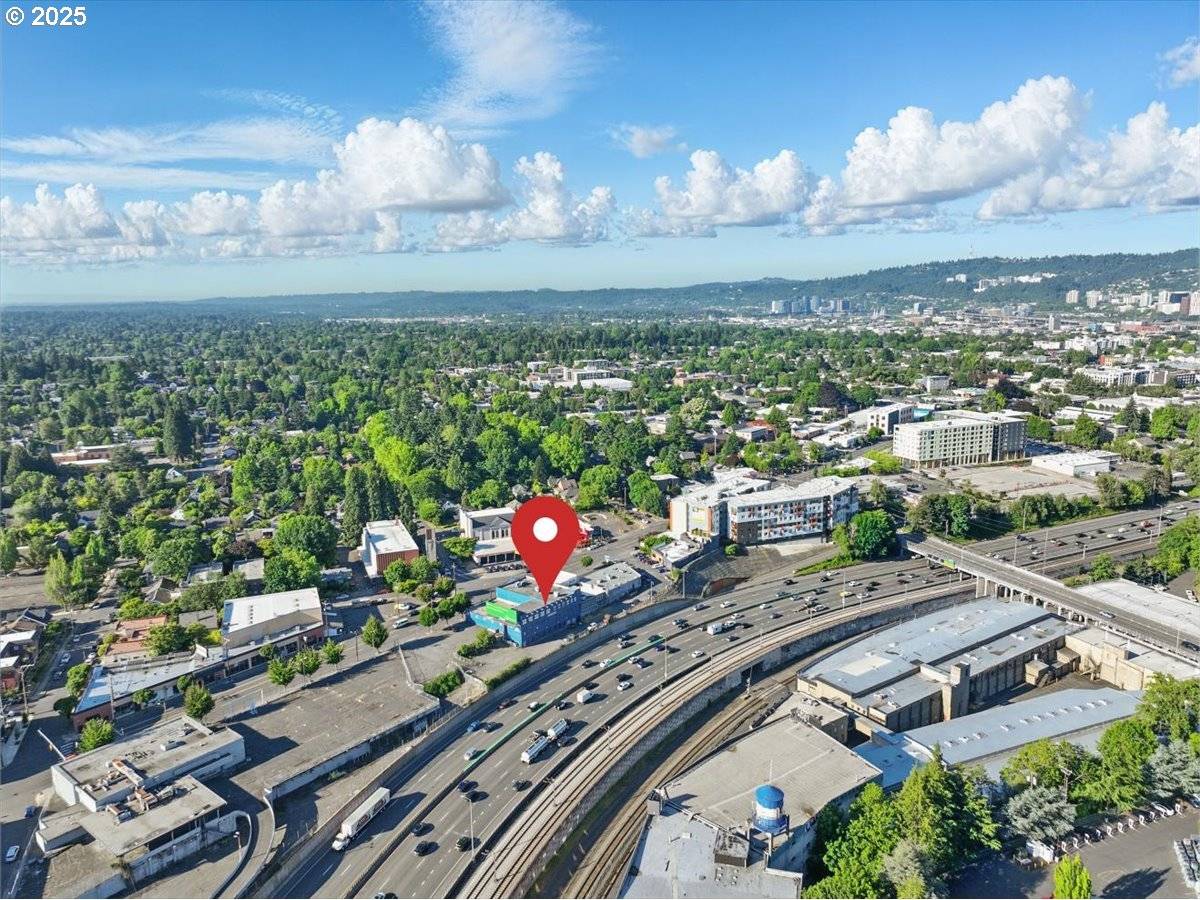 Portland, OR 97232,2975 NE SANDY BLVD