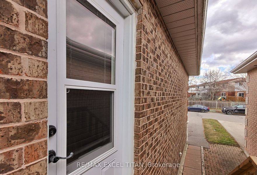 Georgina, ON L4P 3T3,6 Newlands AVE #LOWER
