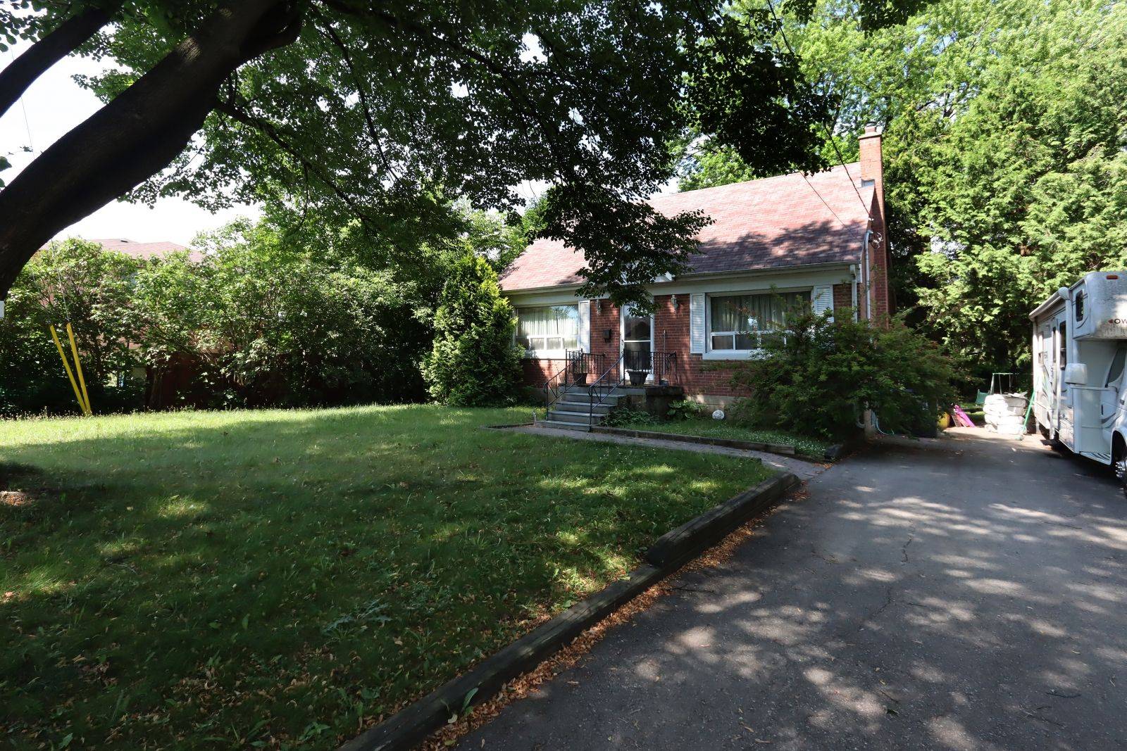 Toronto W05, ON M9M 2J6,24 Ann Arbour RD