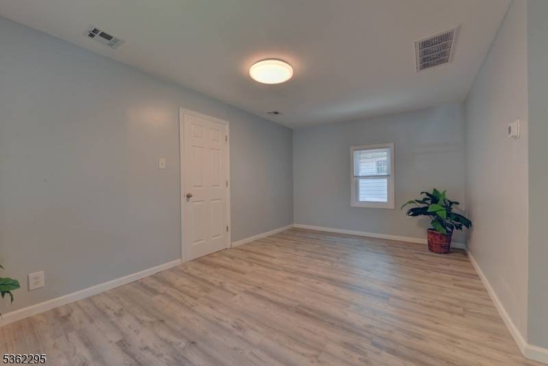 Oakland Boro, NJ 07436,37 Lakeview Ter