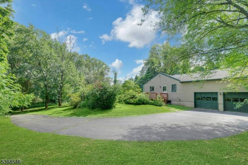 Chester Twp., NJ 07930,221 Pleasant Hill Rd