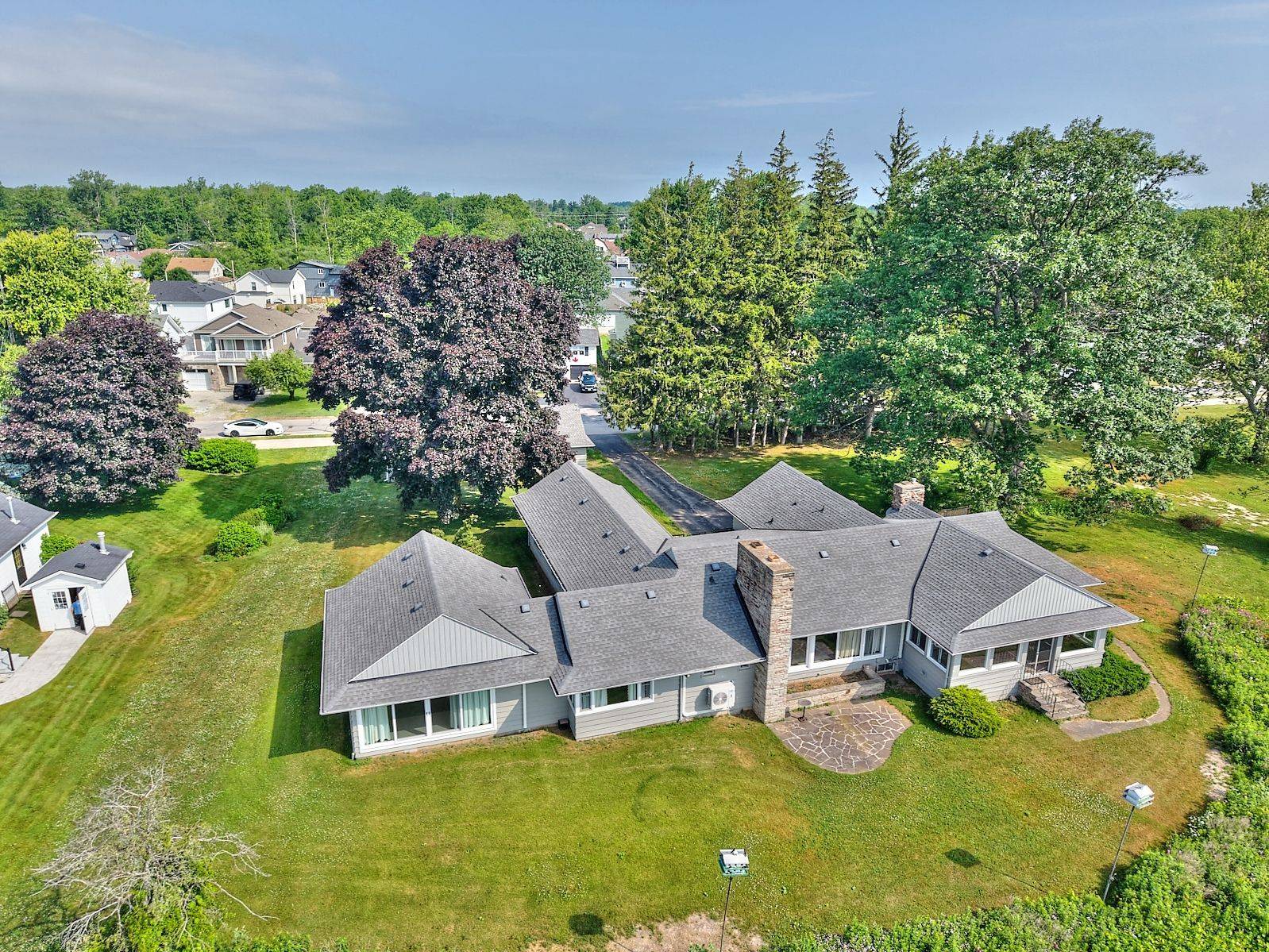 Fort Erie, ON L2A 4Y3,631 LAKESHORE RD
