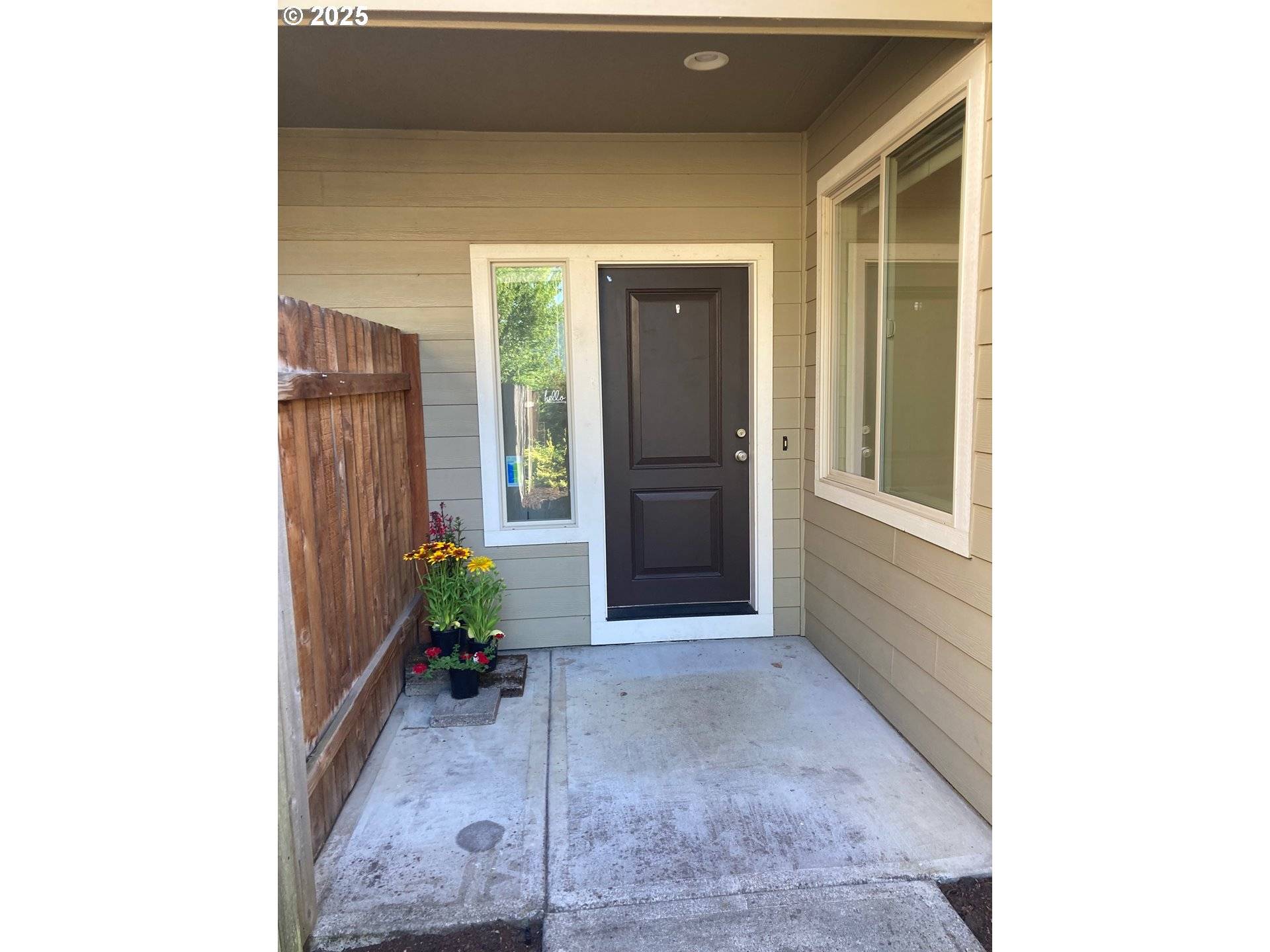 Silverton, OR 97381,990 SAGE ST