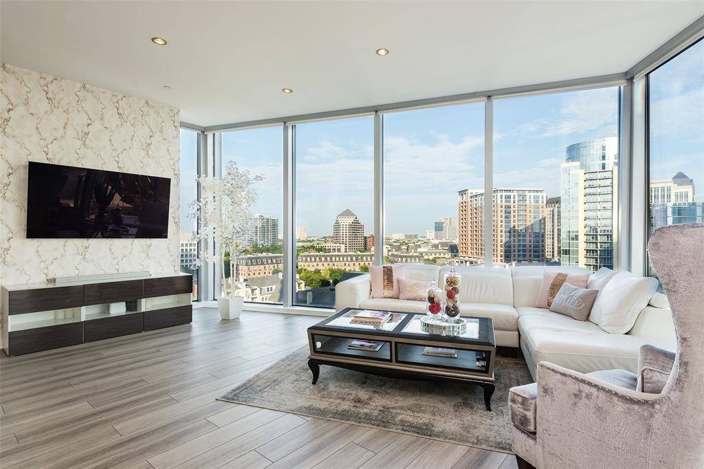 Dallas, TX 75201,2900 McKinnon Street #1001