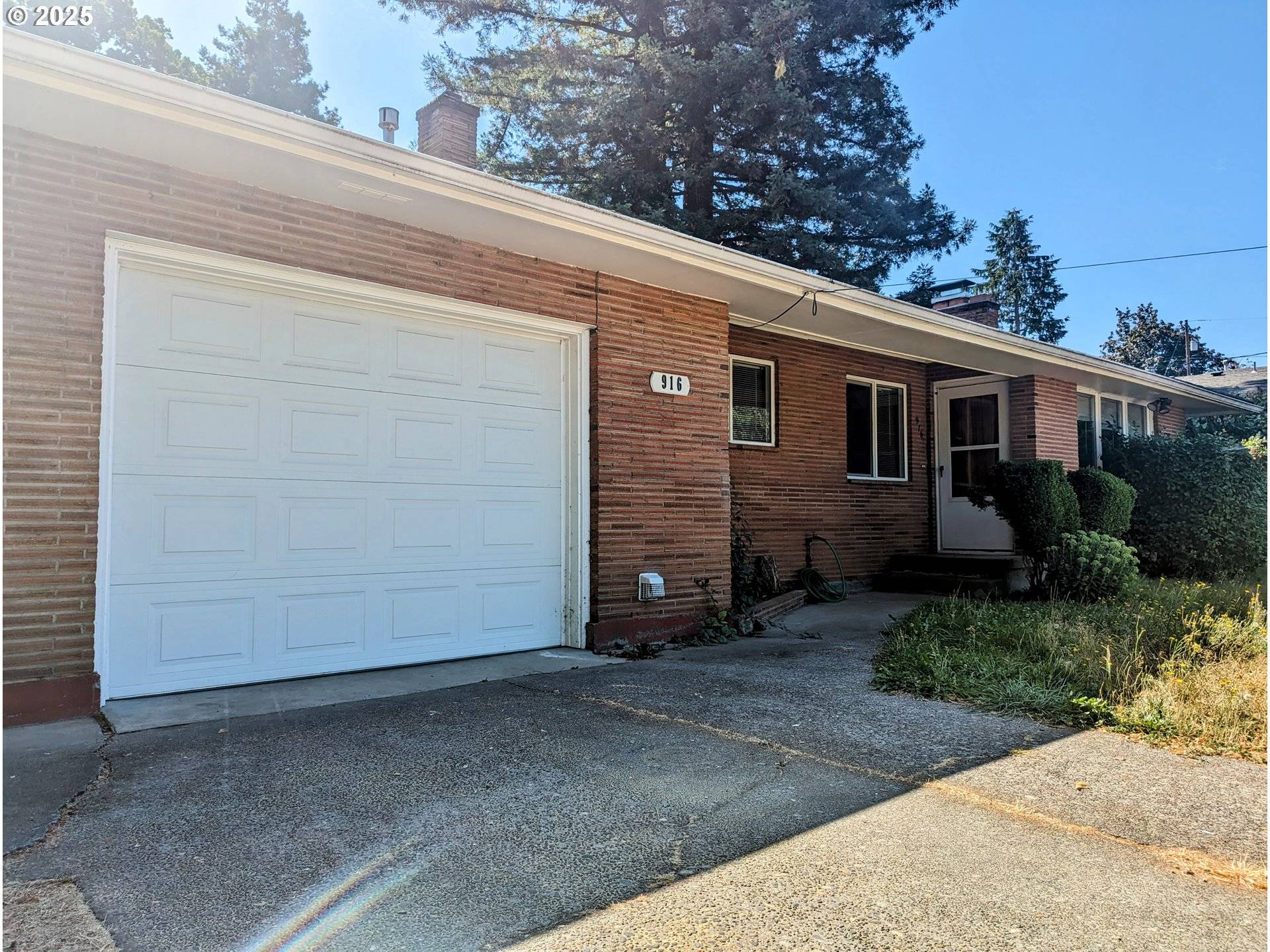 Oregon City, OR 97045,916 HARRISON ST