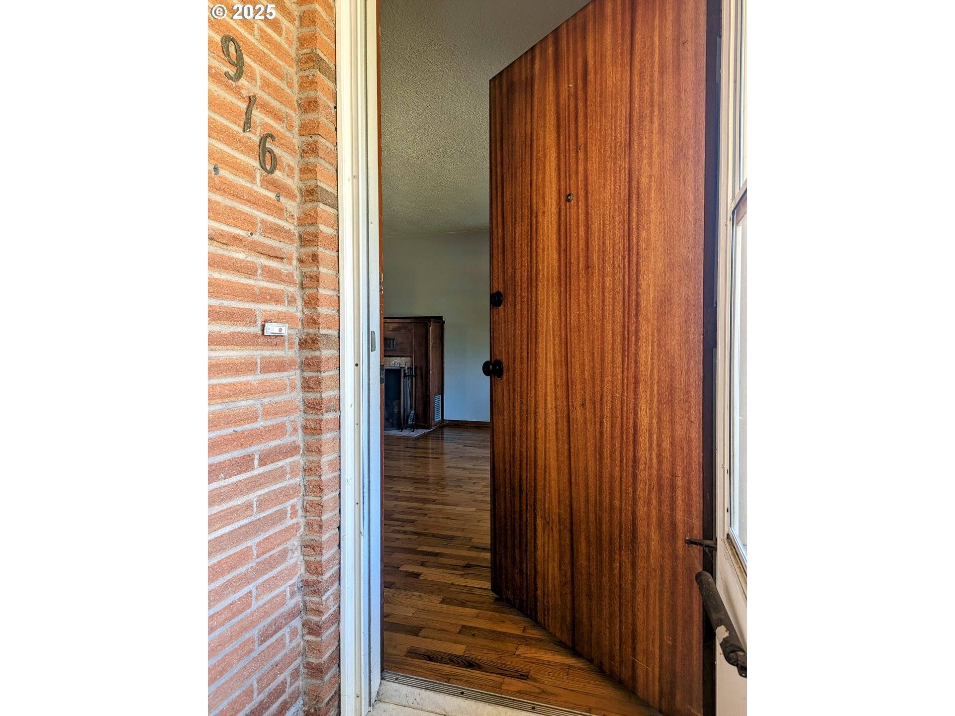 Oregon City, OR 97045,916 HARRISON ST