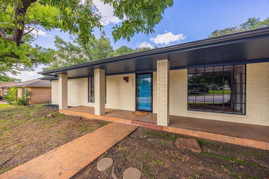 Fort Worth, TX 76133,6509 S Hulen Street