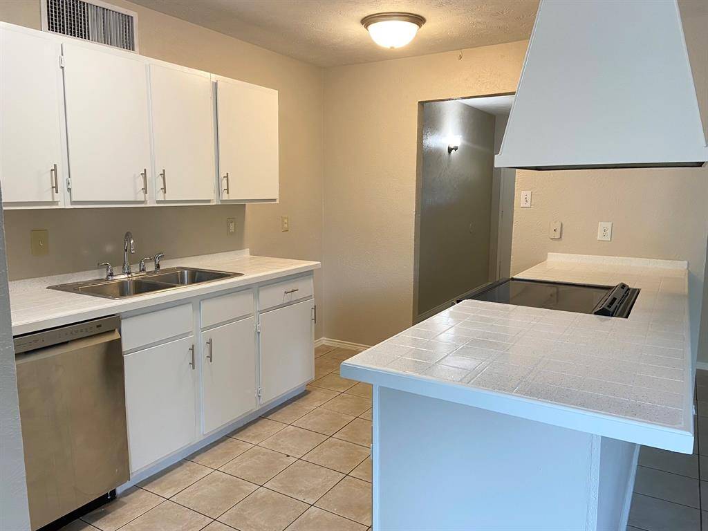 Dallas, TX 75249,7323 Ashcrest Lane