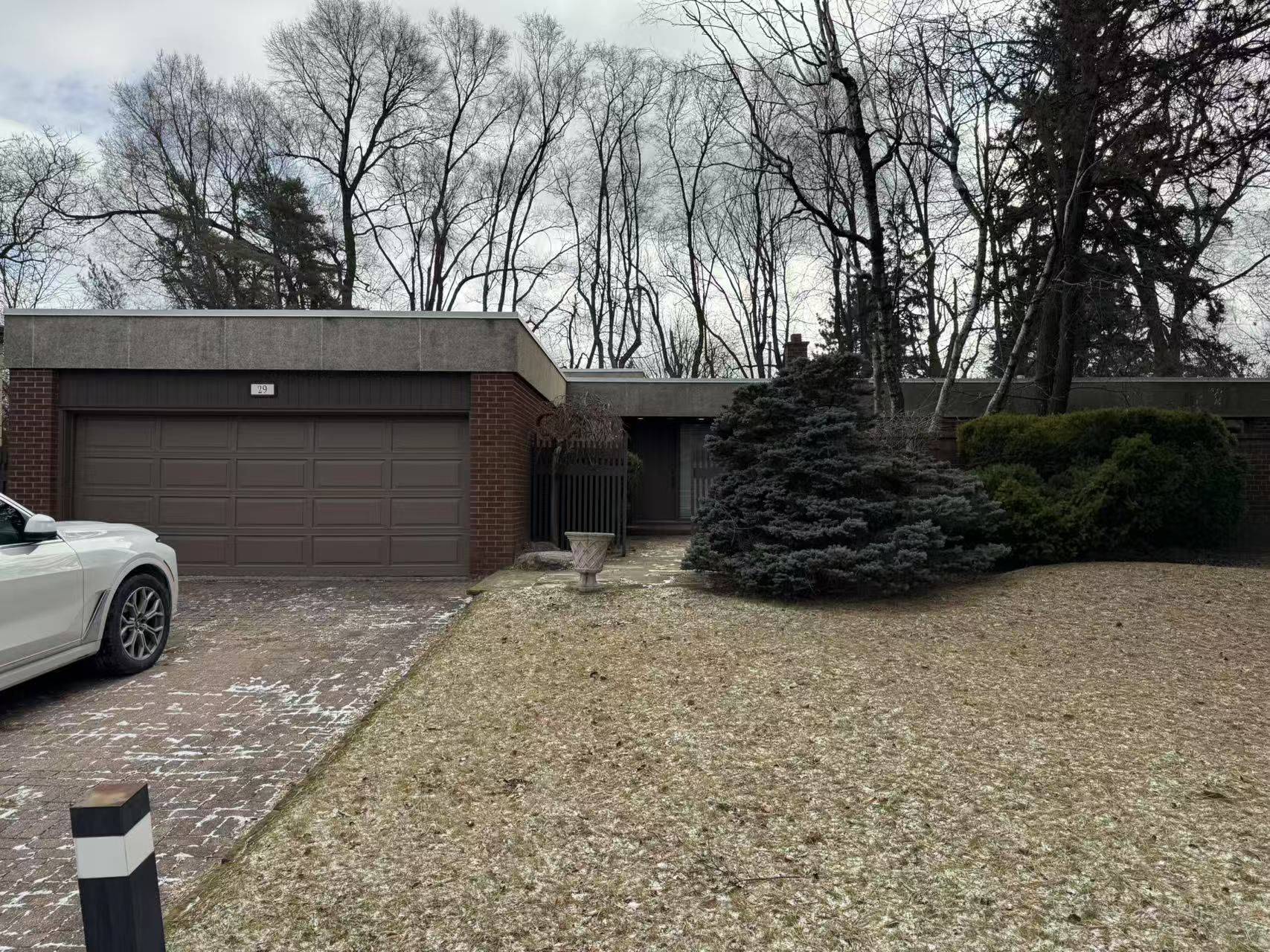 Toronto C12, ON M3C 2L1,29 Suncrest DR