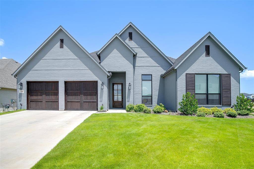 Aledo, TX 76008,916 Highlands Avenue