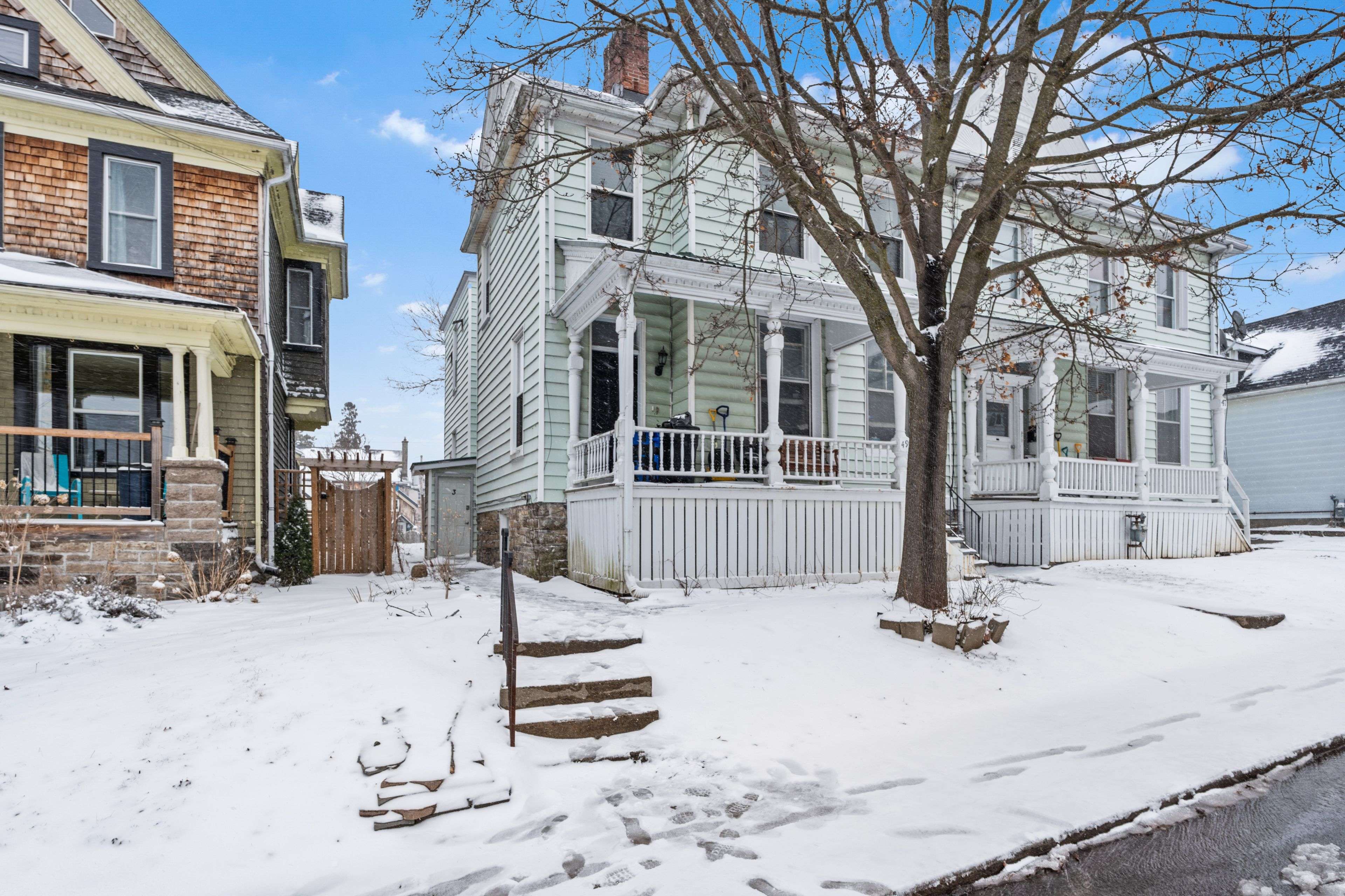 Brockville, ON K6V 4S2,49 WALL ST