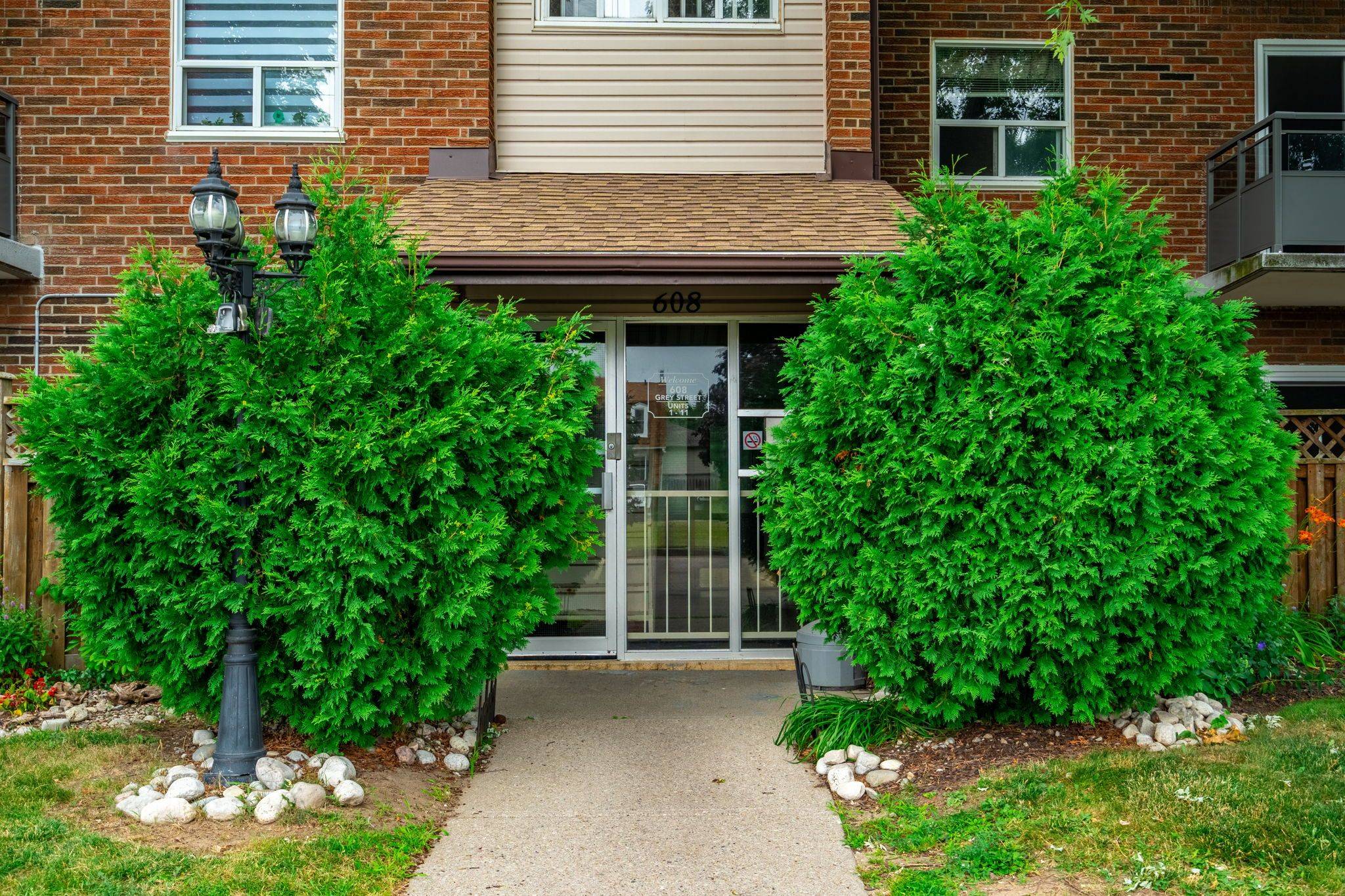 Brant, ON N3S 4Y1,608 Grey ST #11
