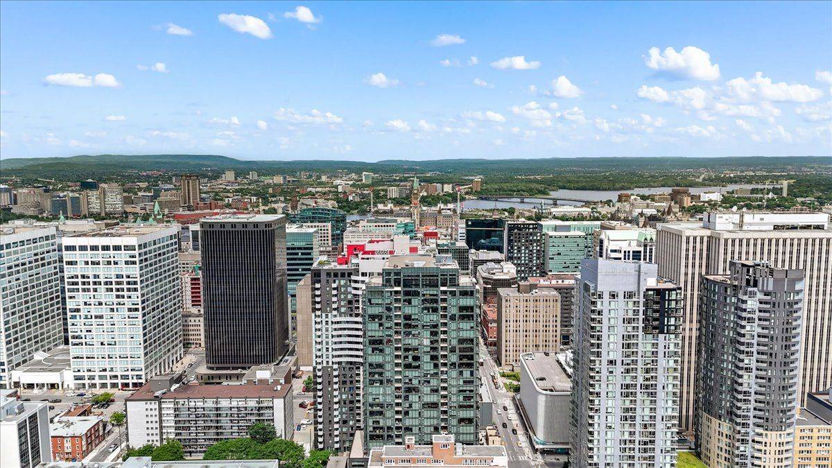 Ottawa Centre, ON K2P 1P5,180 Metcalfe ST #2604
