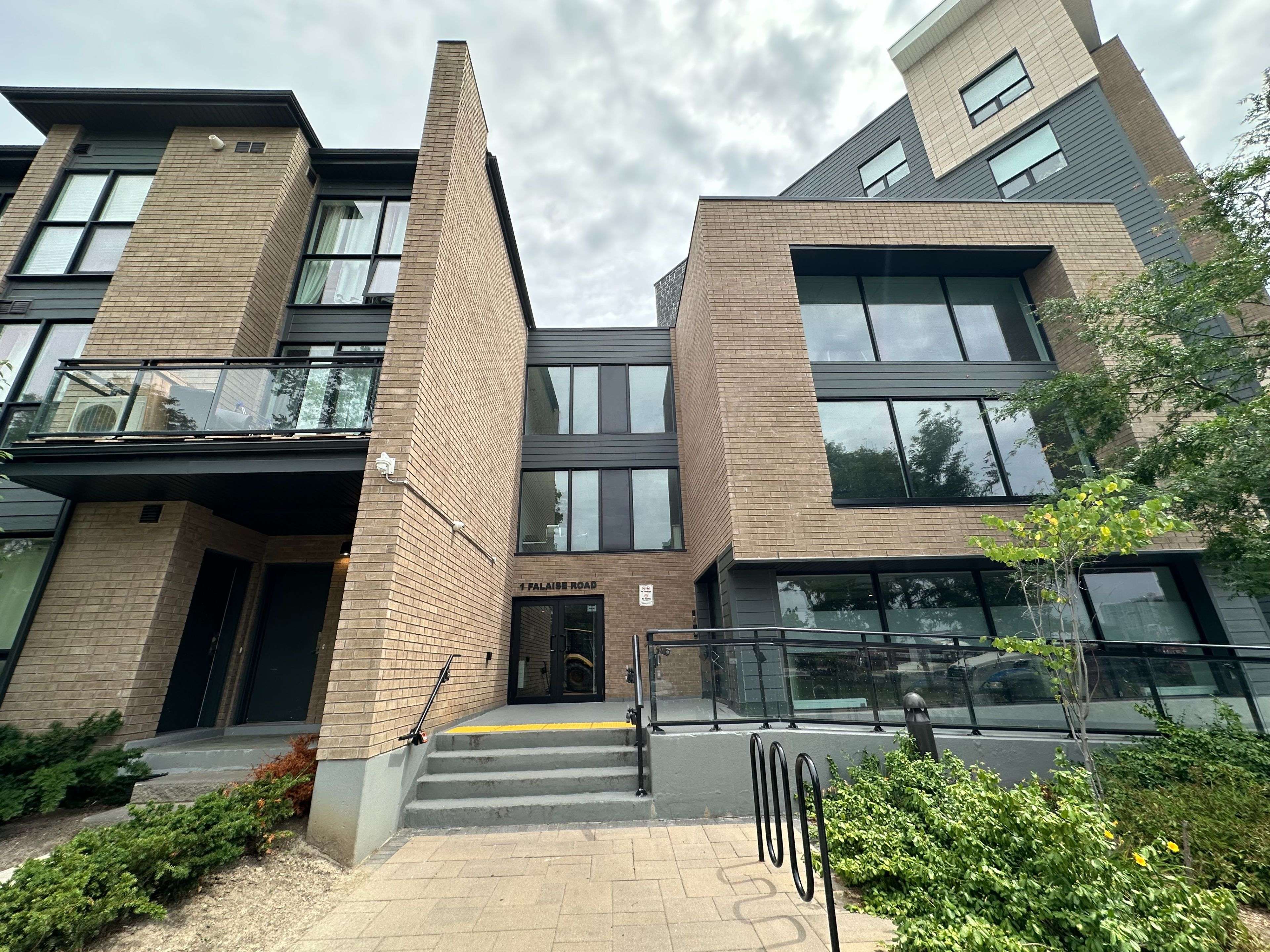 Toronto E10, ON M1E 0B9,1 Falaise RD #511