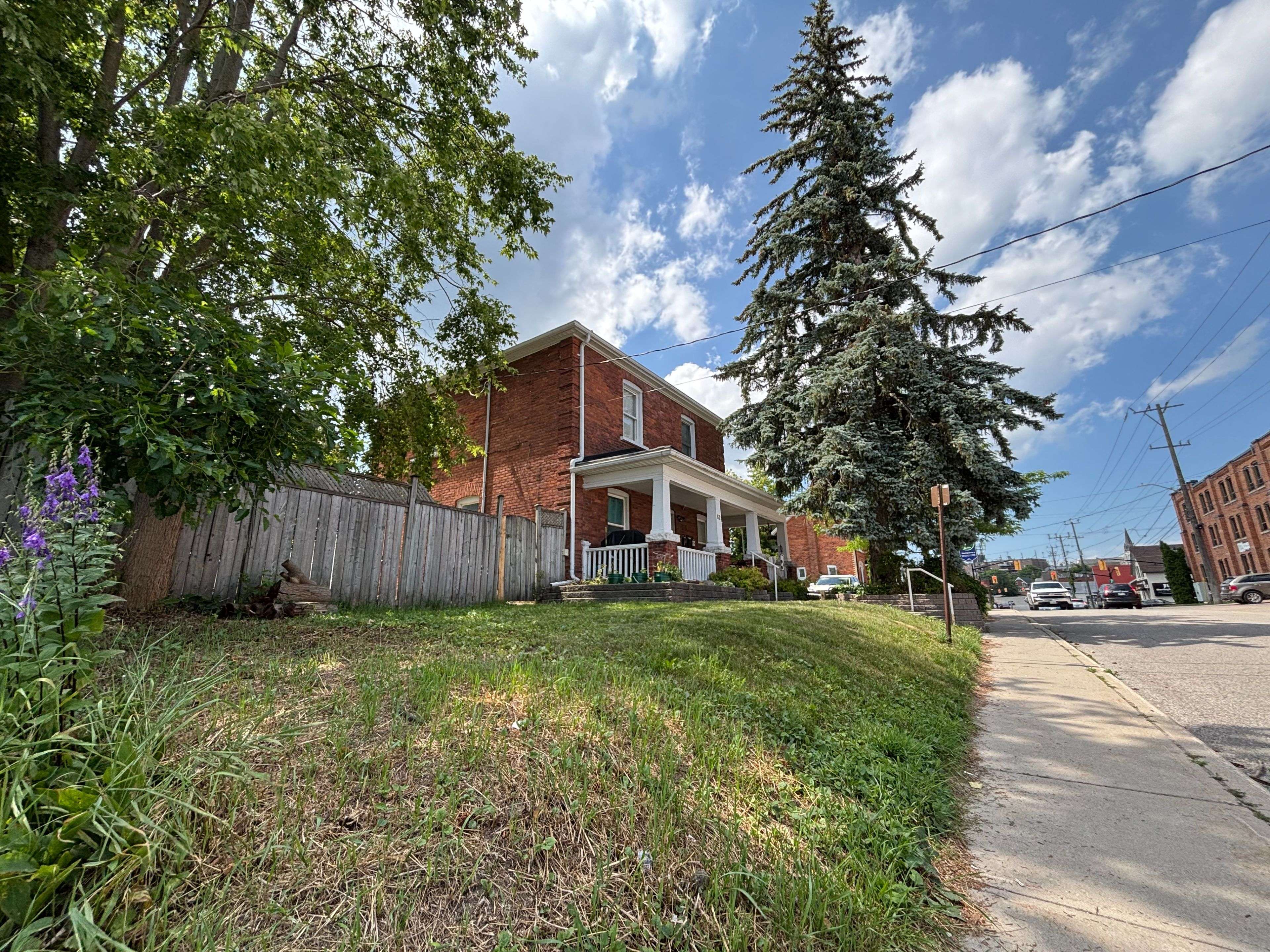 Orillia, ON L3V 5J2,63 Andrew ST S #1