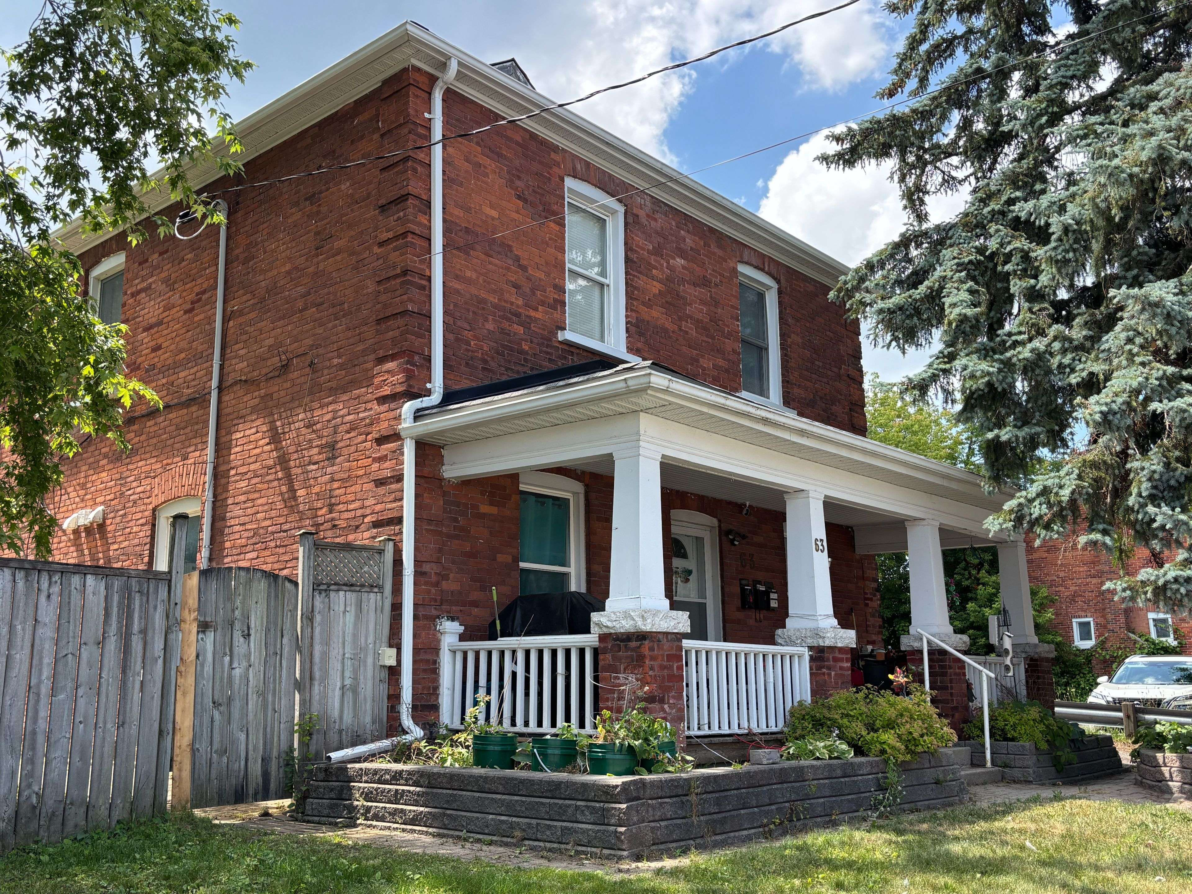 Orillia, ON L3V 5J2,63 Andrew ST S #1