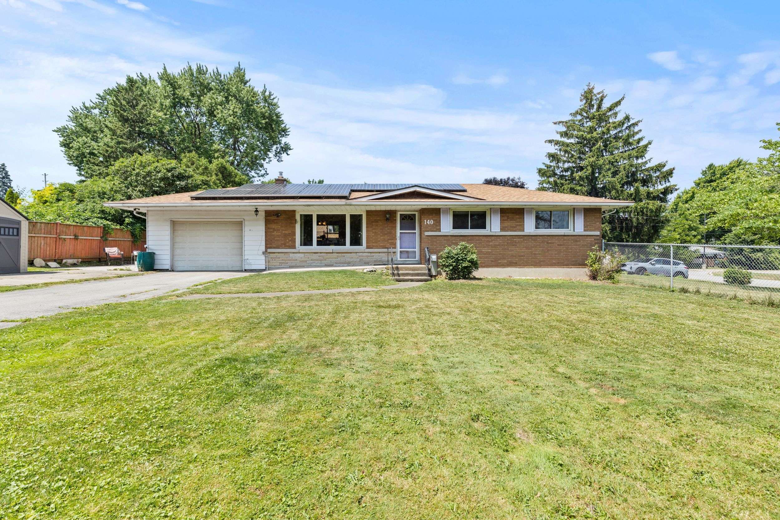 Fort Erie, ON L2A 1Z8,140 Champlain DR