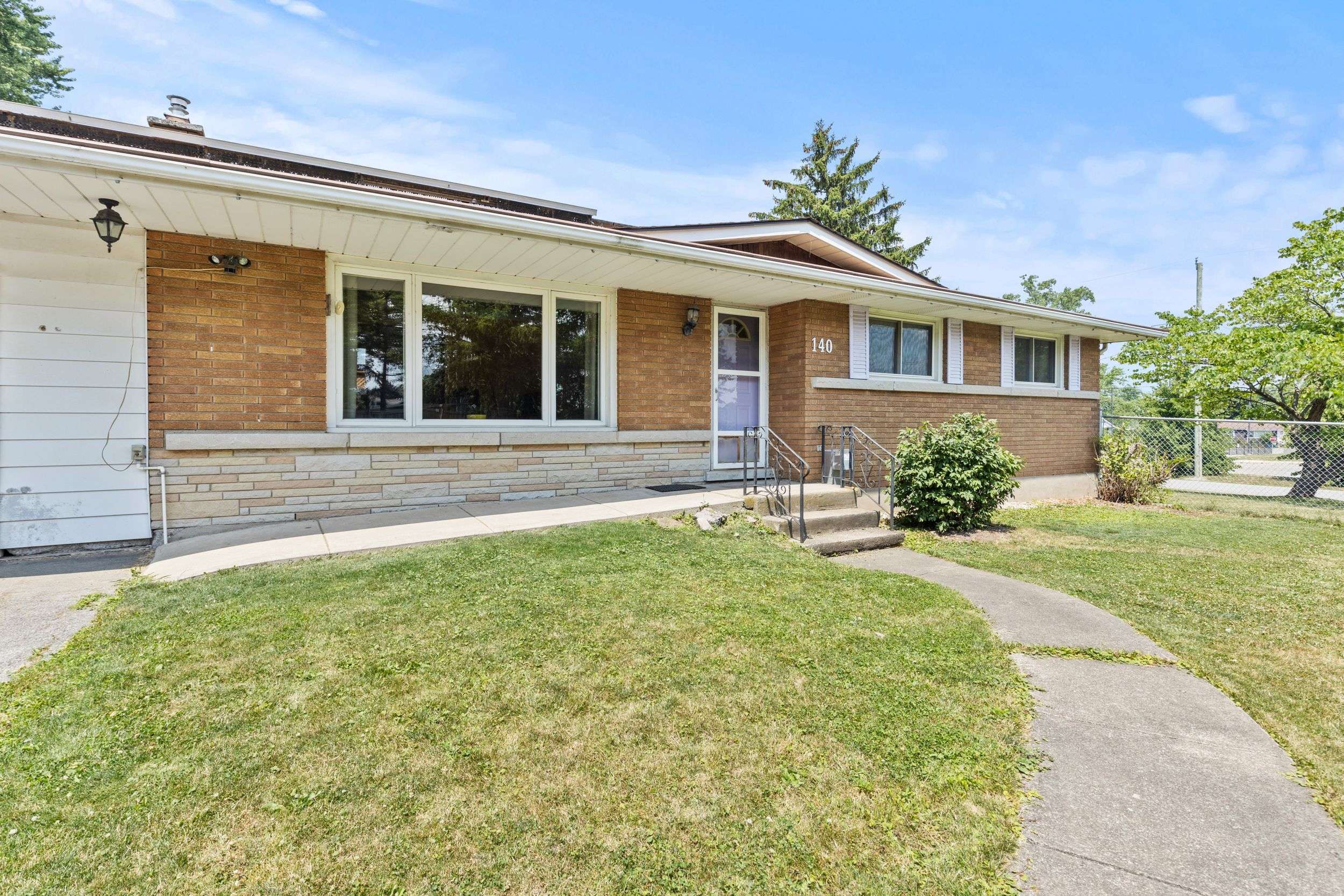 Fort Erie, ON L2A 1Z8,140 Champlain DR