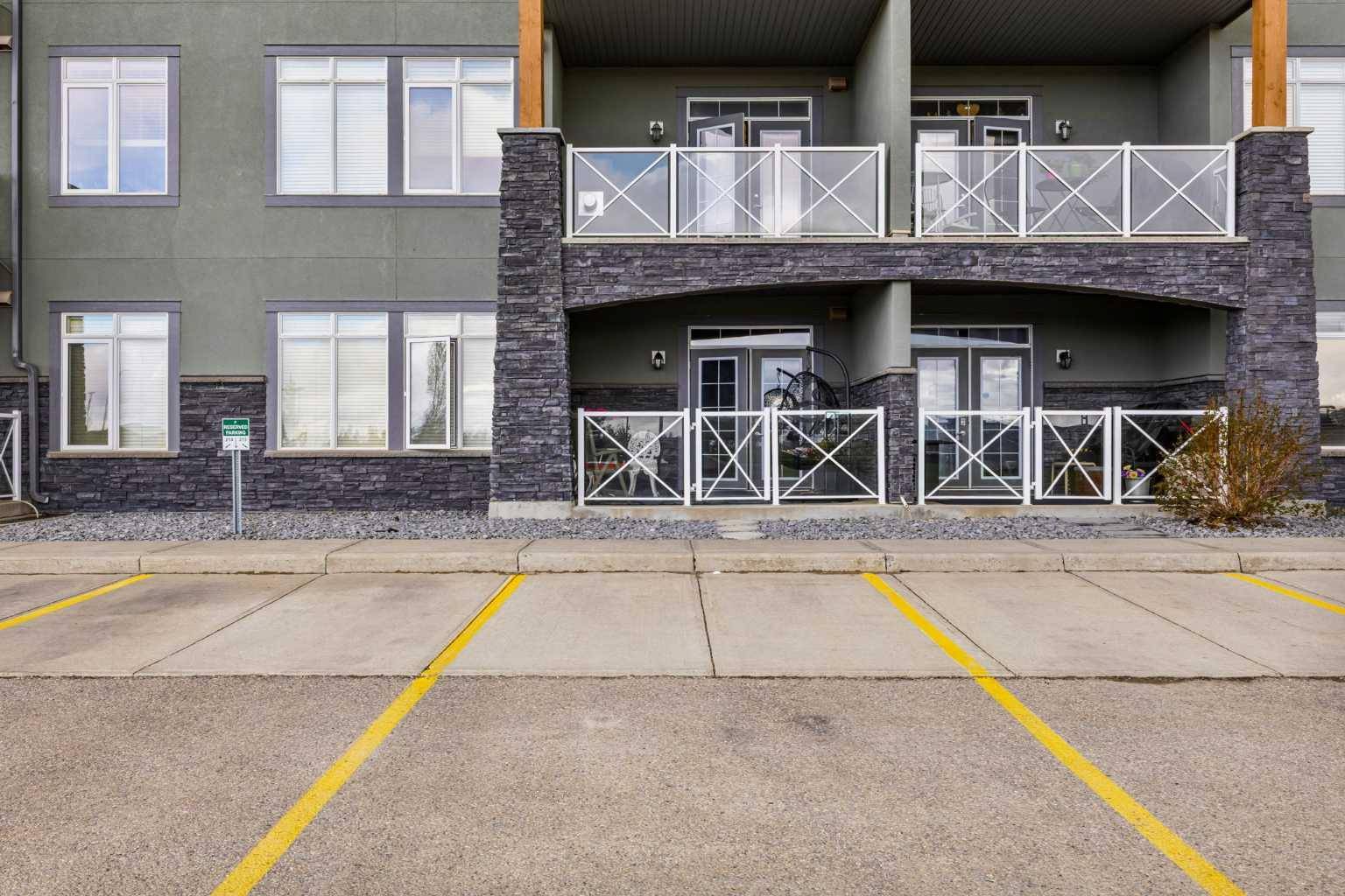 Strathmore, AB T1P 0C3,1005B Westmount DR #105