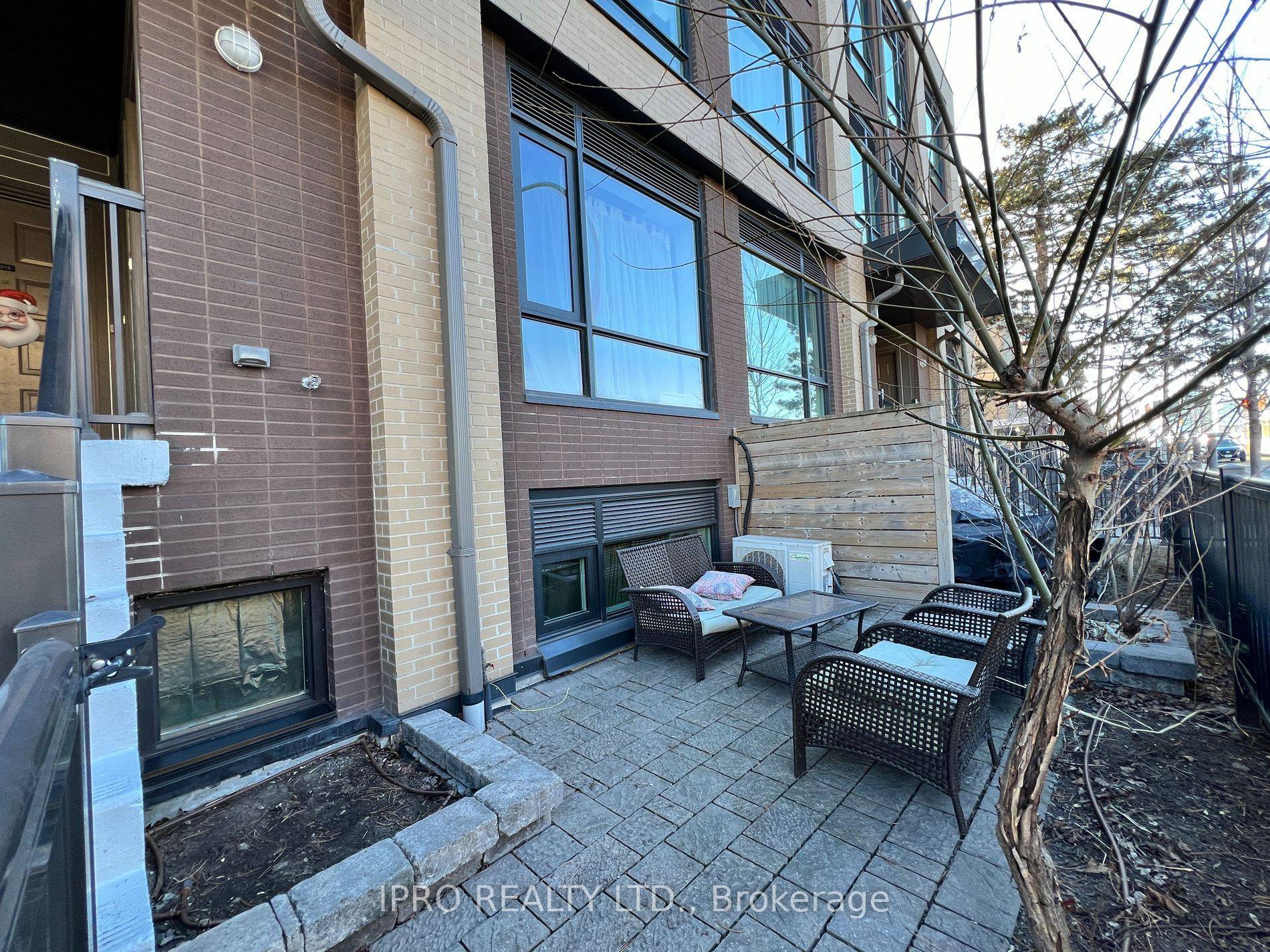 Toronto C04, ON M6A 1A9,639 Lawrence AVE W #209