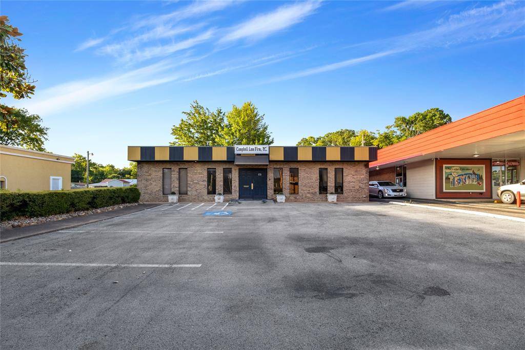 Mineola, TX 75773,228 W Broad