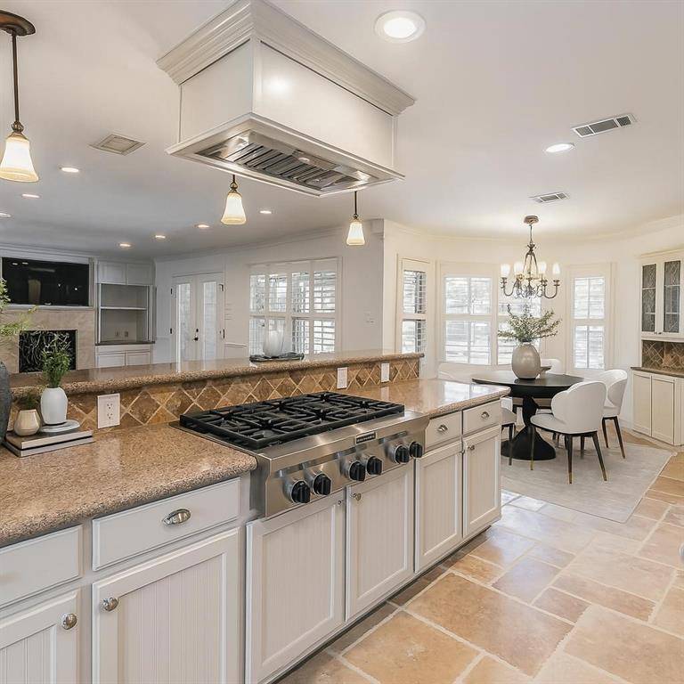 Pantego, TX 76013,11 Country Club Court