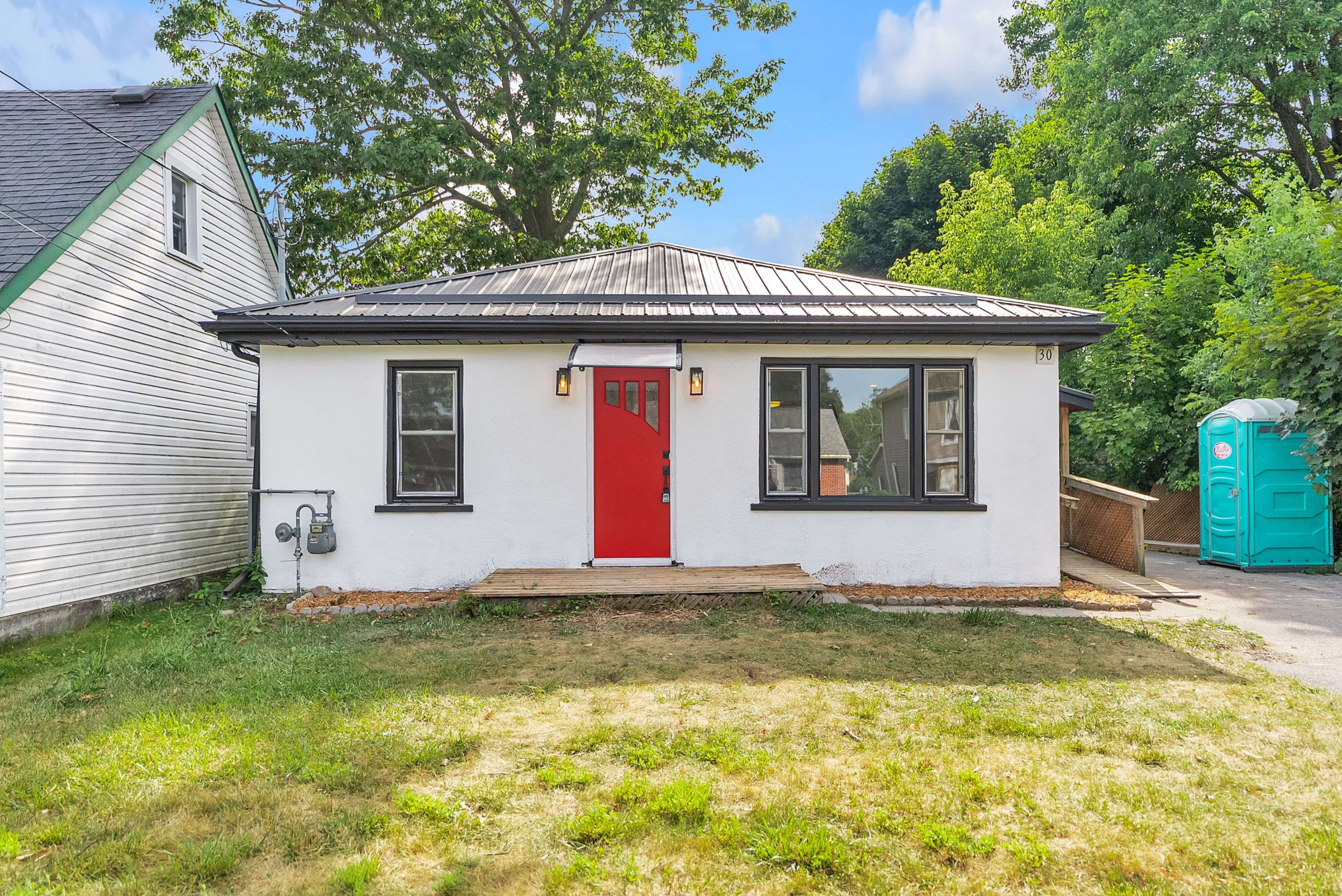 Quinte West, ON K8V 2R4,30 Leonard AVE