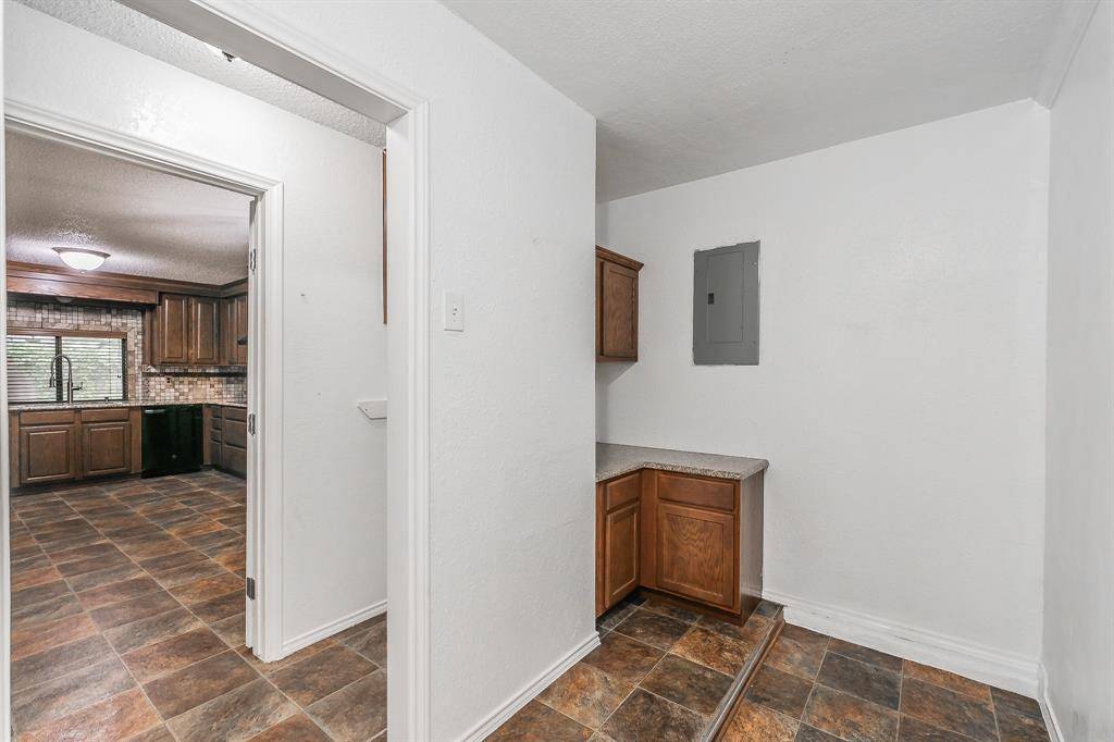 Arlington, TX 76017,4212 Oak Country Drive